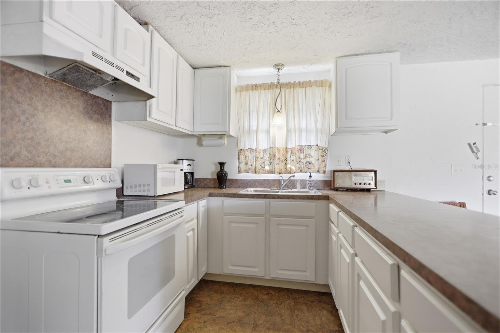 MIL- kitchen - 120 VALENCIA RD, ROCKLEDGE