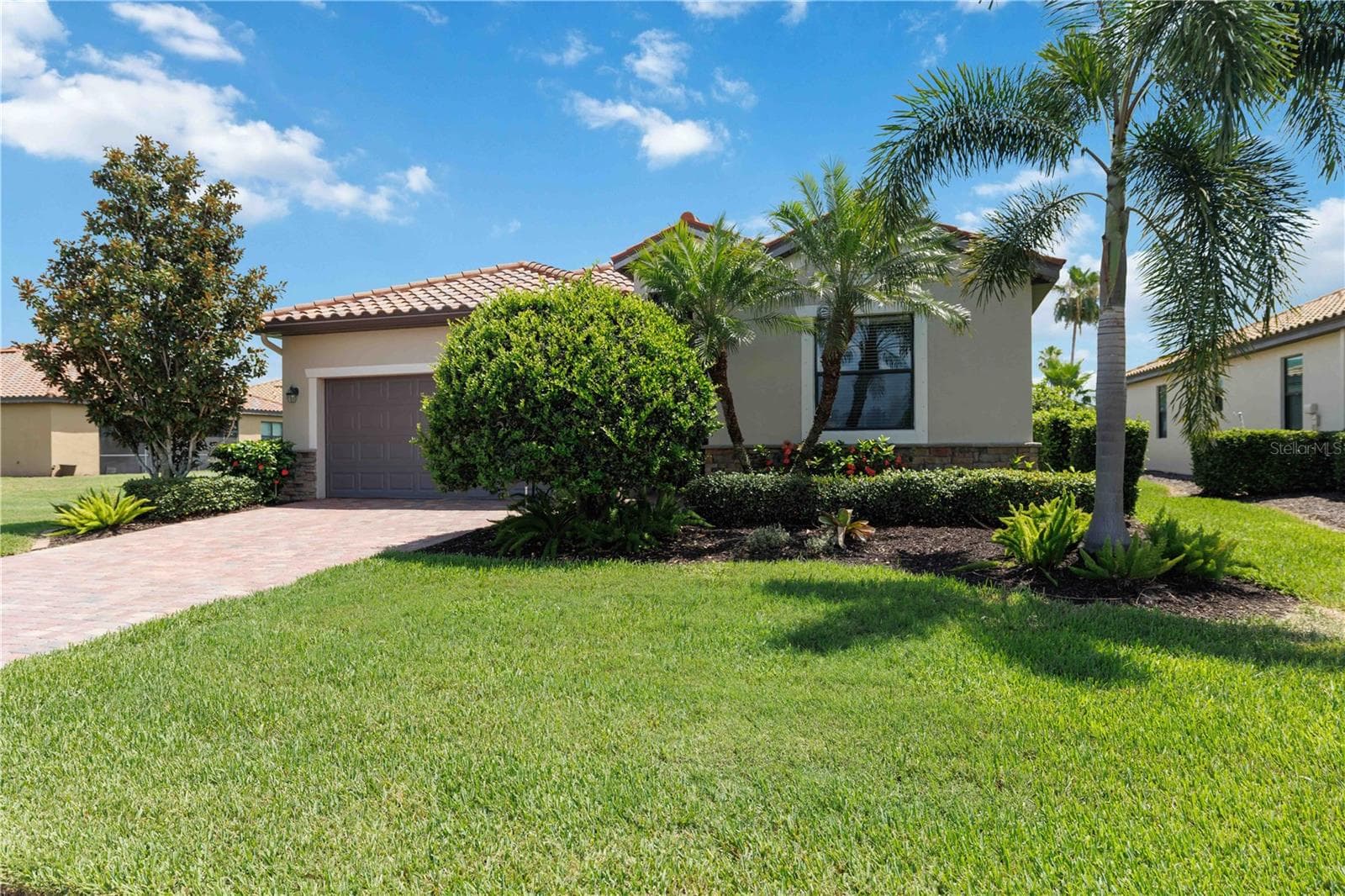 Single Family Residence at 6907 QUIET CREEK DR, BRADENTON, photo 4 of 53