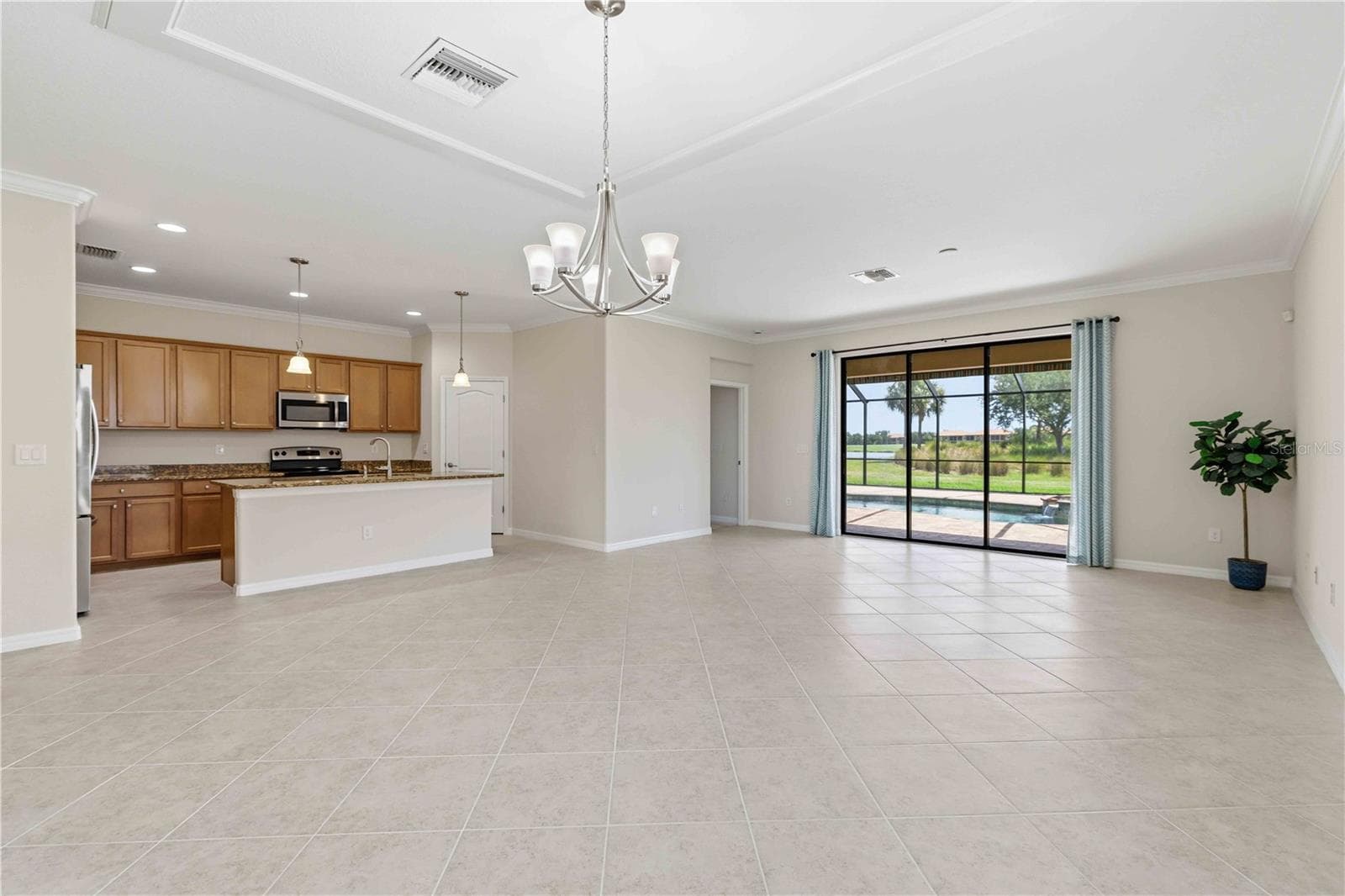 Single Family Residence at 6907 QUIET CREEK DR, BRADENTON, photo 10 of 53