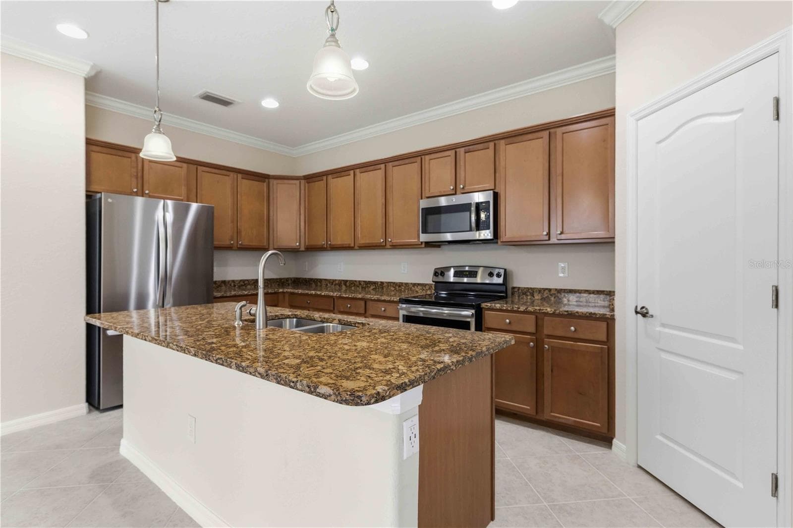 Single Family Residence at 6907 QUIET CREEK DR, BRADENTON, photo 13 of 53