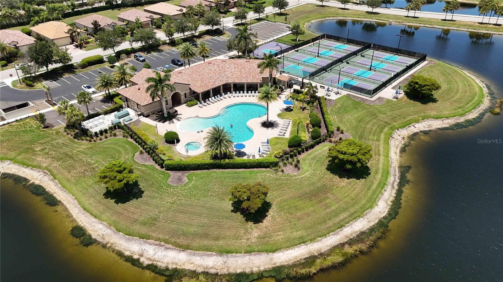 Single Family Residence at 6907 QUIET CREEK DR, BRADENTON, photo 48 of 53