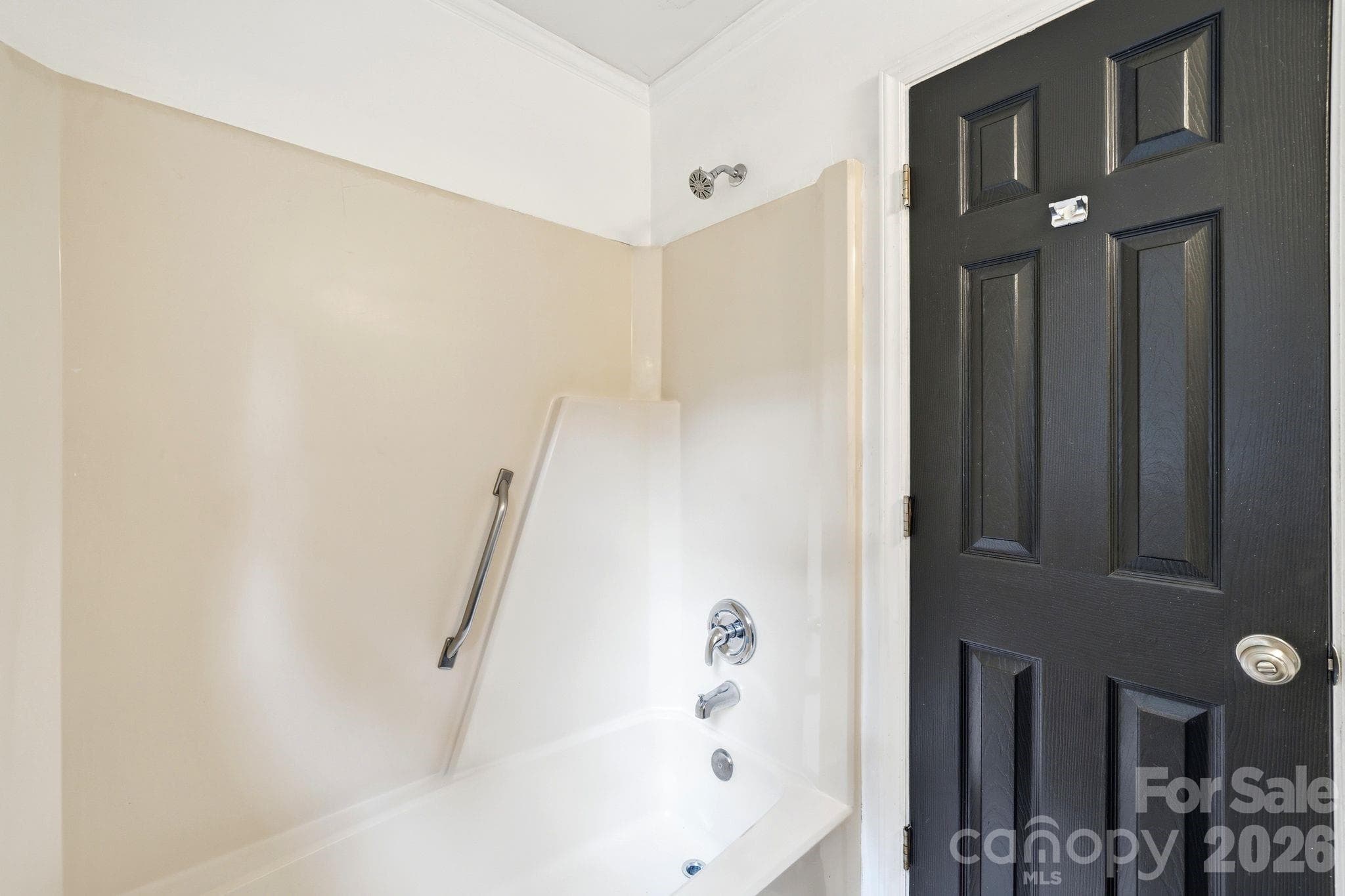Shared Hall Bath - Charlotte