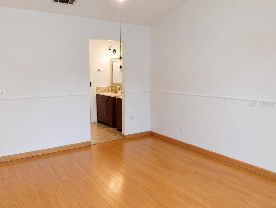 Single Family Residence at 9120 QUEEN ELIZABETH CT, ORLANDO, photo 13 of 25