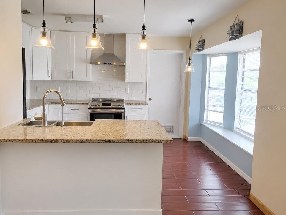 Single Family Residence at 9120 QUEEN ELIZABETH CT, ORLANDO, photo 3 of 25