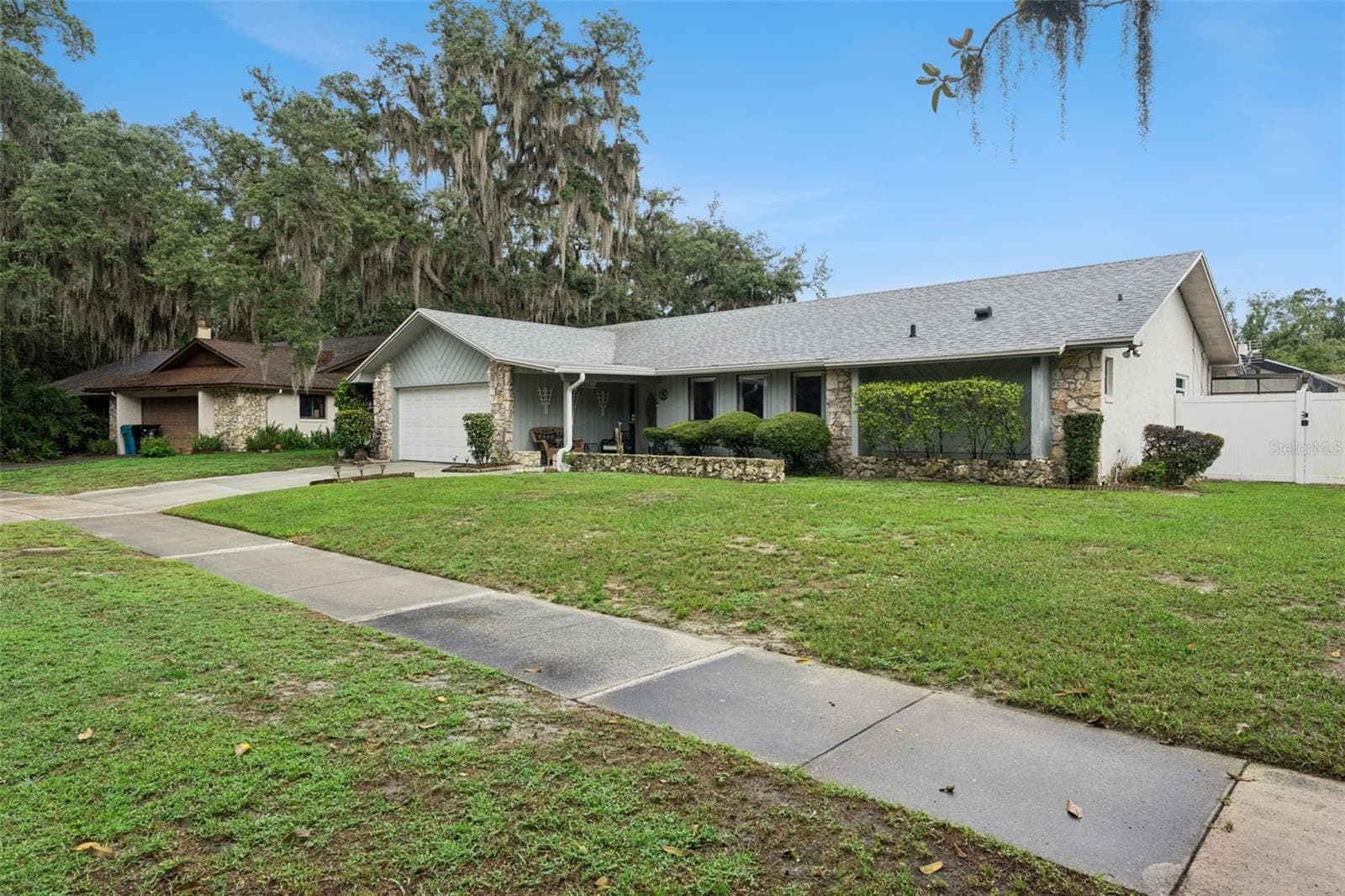 Single Family Residence at 4902 BRIAR OAKS CIR, ORLANDO, photo 3 of 40