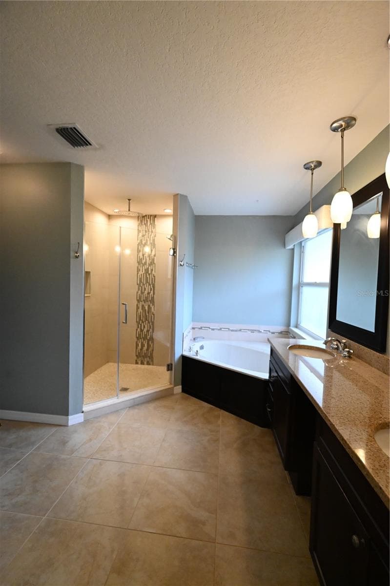 Single Family Residence at 2043 OLD TRENTON LN, SARASOTA, photo 16 of 48
