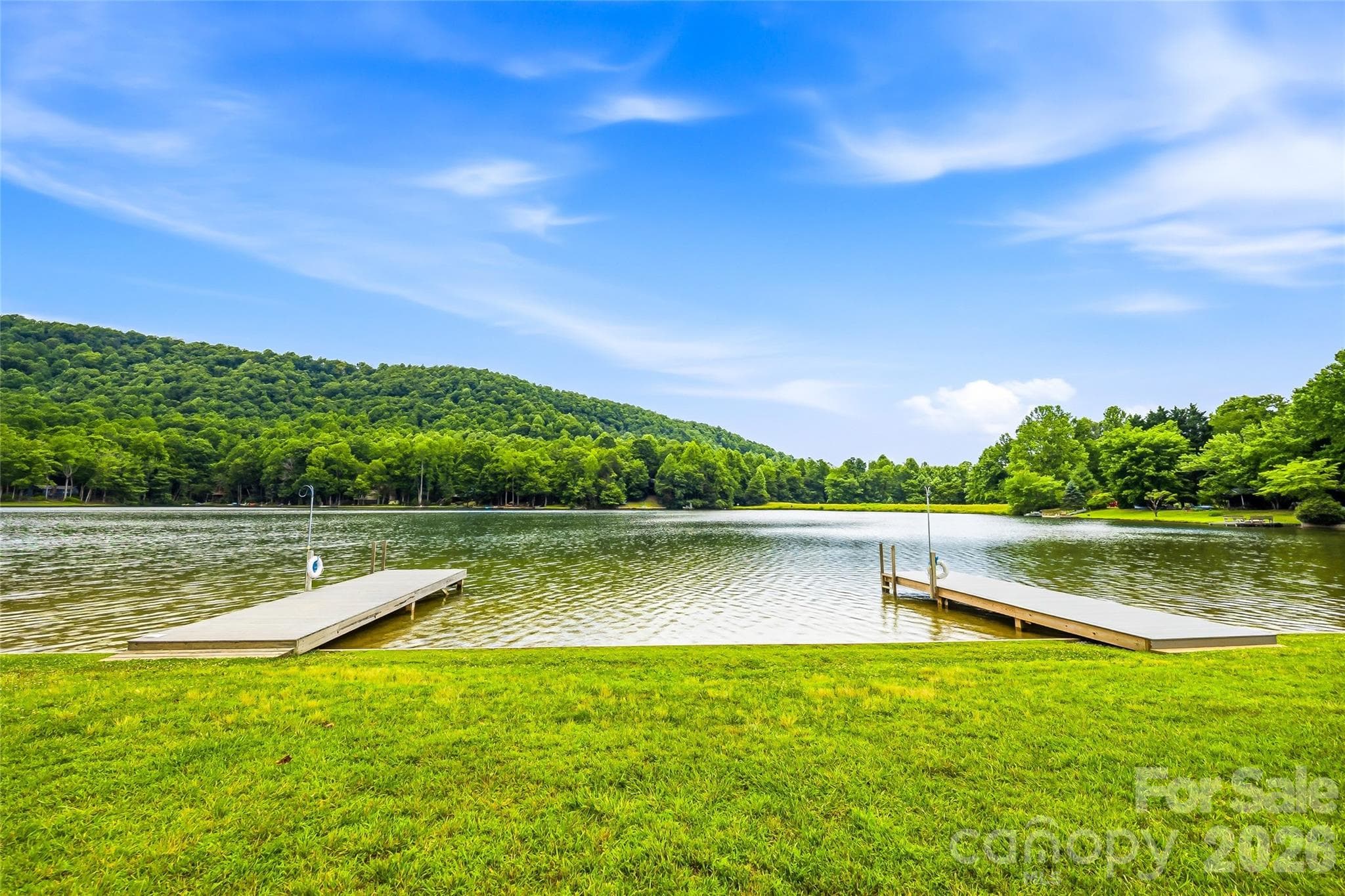 Enjoy access to Lake Shelia for neighbors only - 233 Tanglewood Lane, Saluda