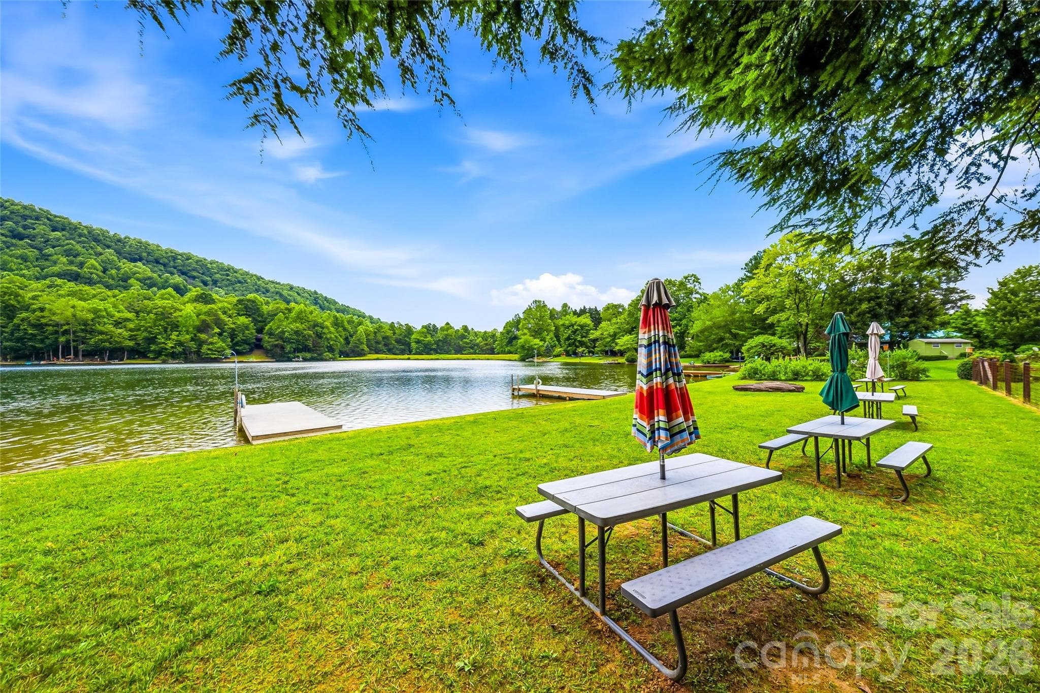 Lake Sheila community area - 233 Tanglewood Lane, Saluda