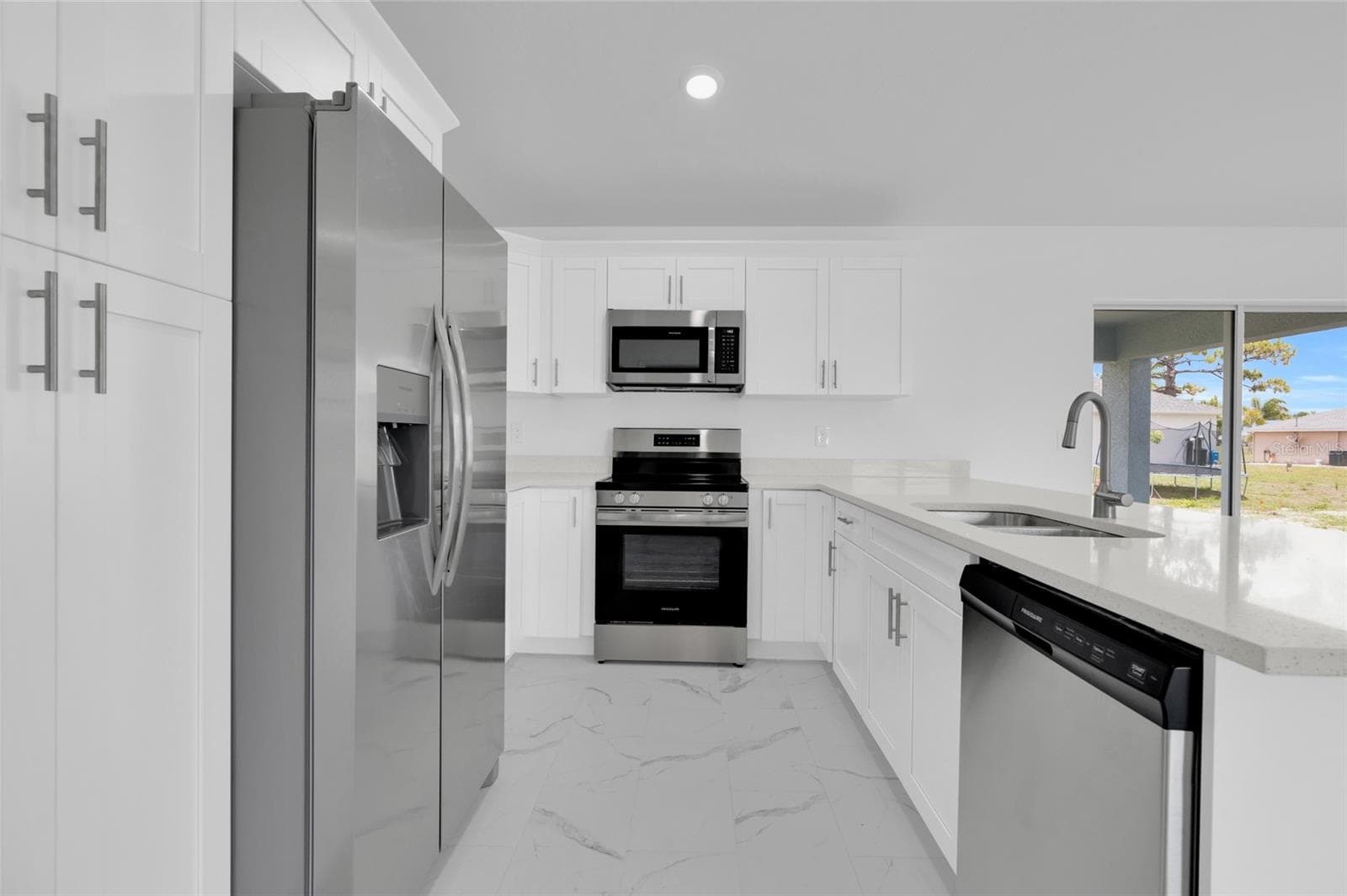 Kitchen - 1157 NW 7TH AVE, CAPE CORAL