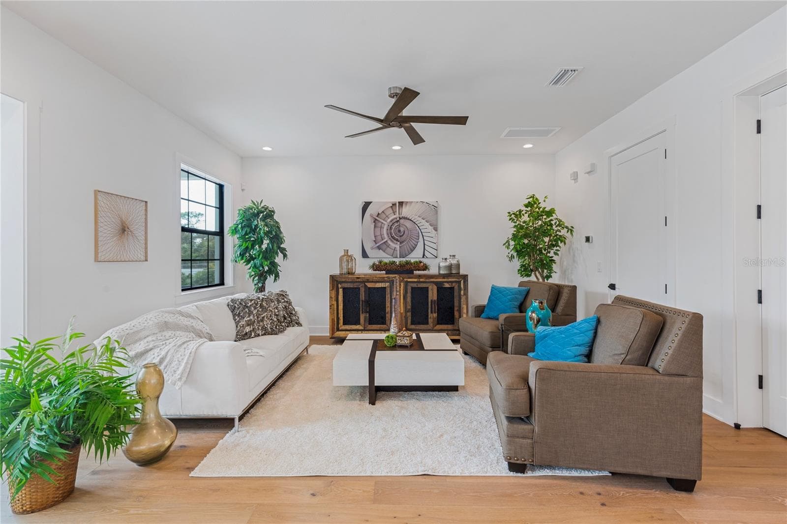 Single Family Residence at 220 90TH AVE NE, ST PETERSBURG, photo 12 of 85