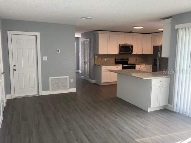 Single Family Residence at 5241 MAGNOLIA TER, FRUITLAND PARK, photo 6 of 17