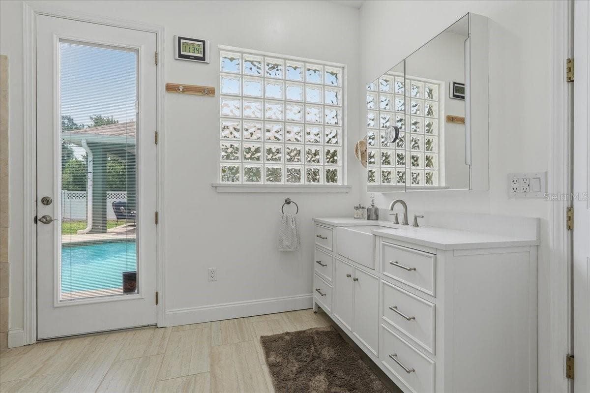 Primary en suite bath with dual vanities - 7014 JONES RD, ODESSA