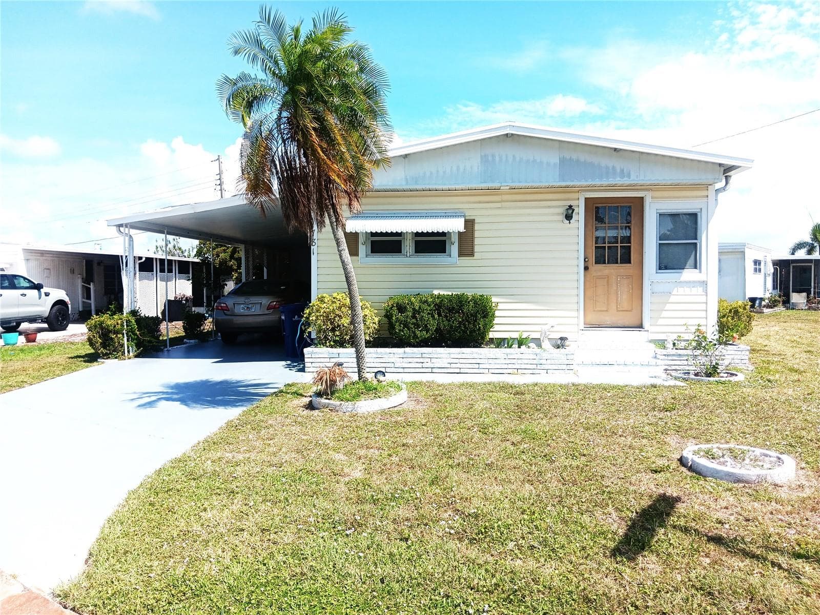 Neat and trimmed -waiting for just for YOU !! - 1781 OLYMPIA FIELDS ST, SARASOTA