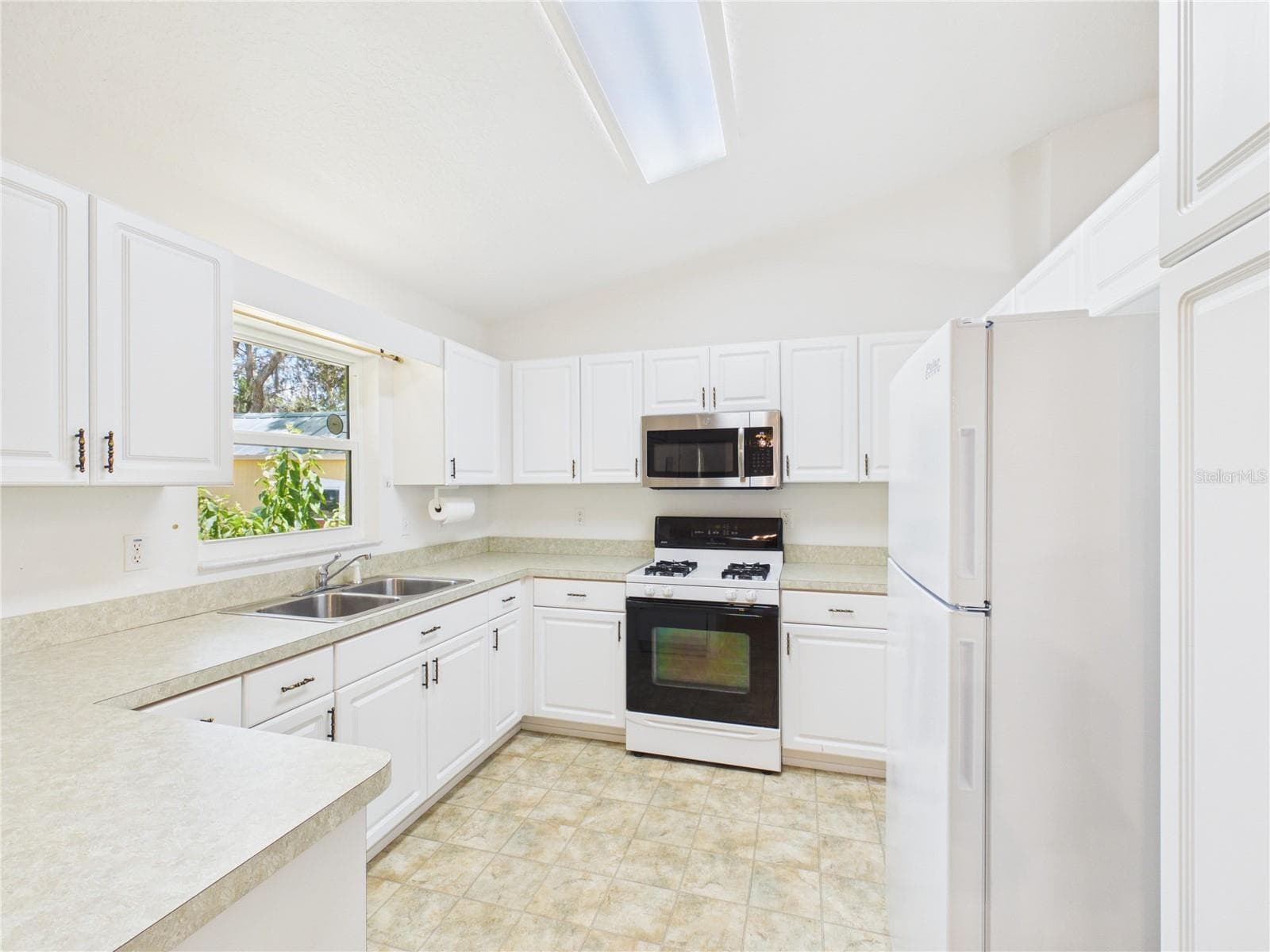 Single Family Residence at 11236 N RAIN PT, INGLIS, photo 2 of 67