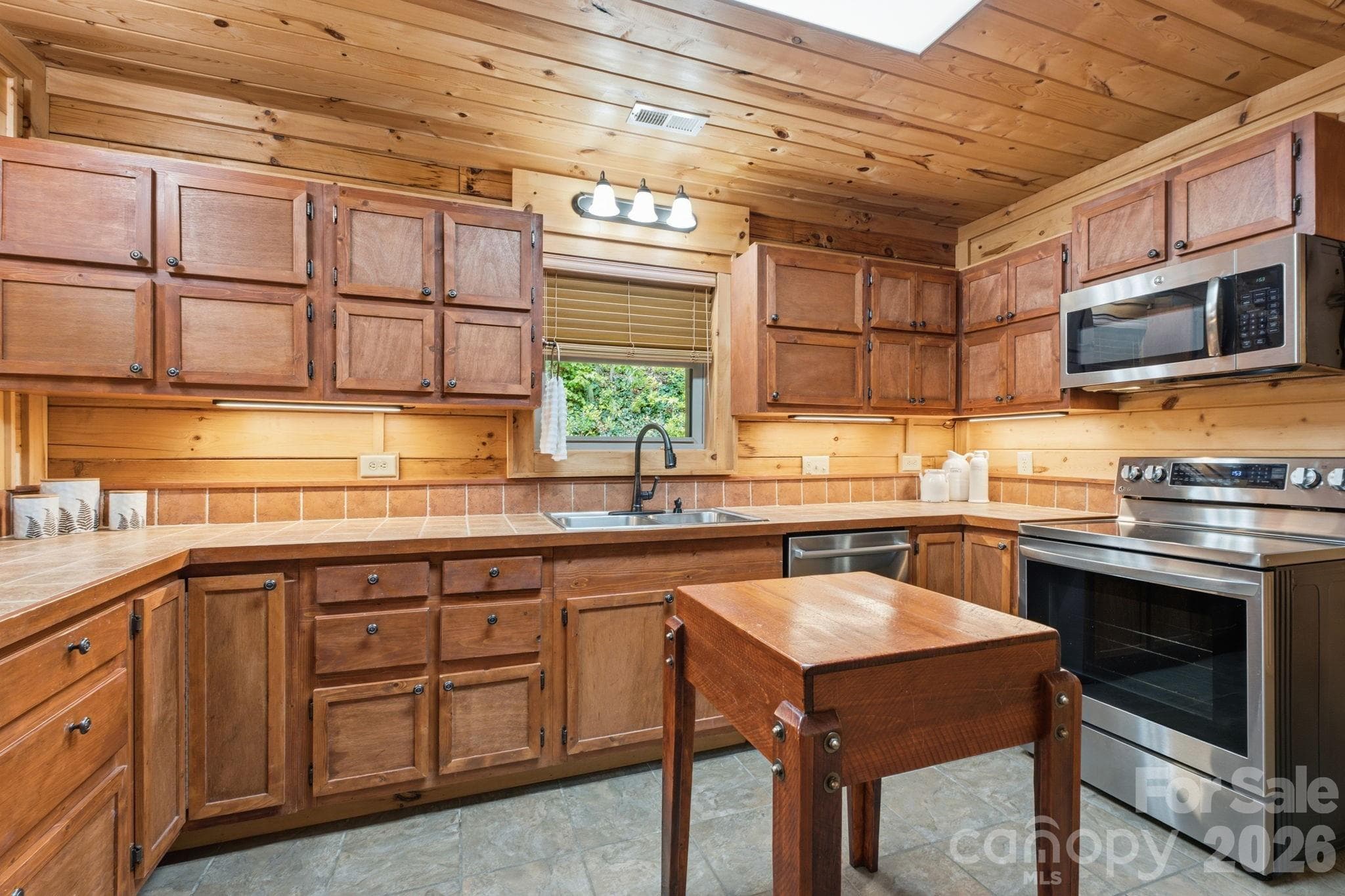 Single Family Residence at 1026 High Top Mountain Road, Whittier, photo 16 of 39