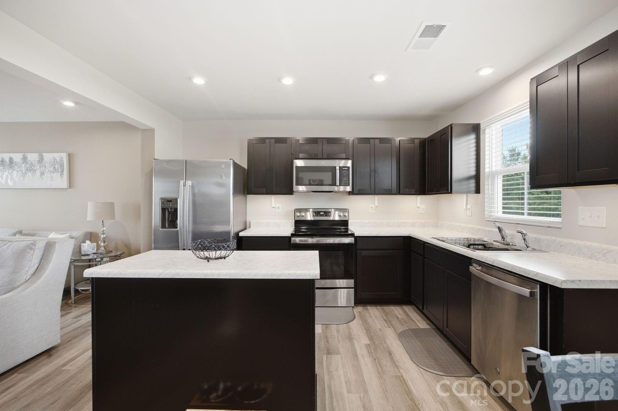 Kitchen - 6121 Cutwater Circle, Charlotte