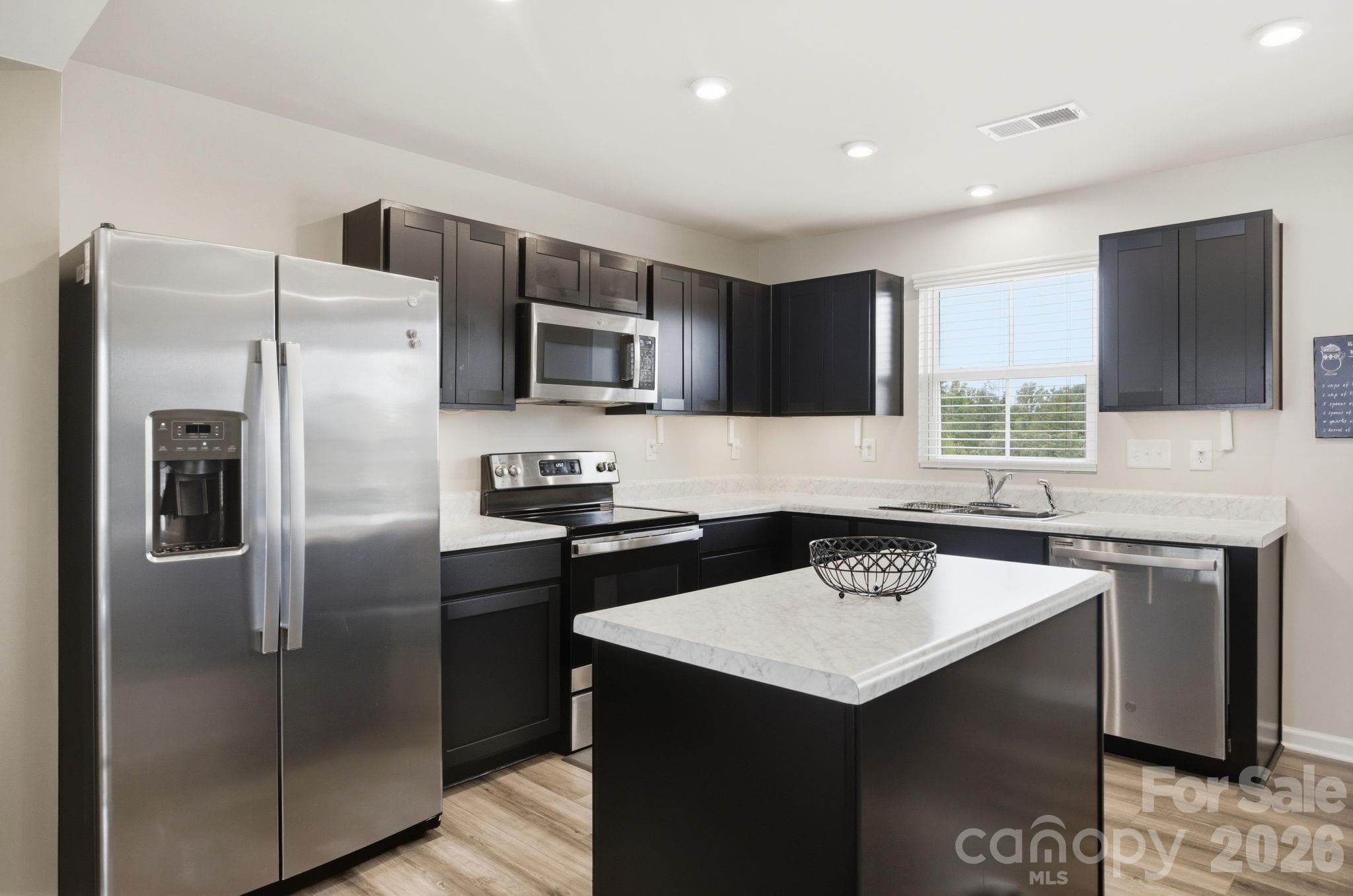 Kitchen - 6121 Cutwater Circle, Charlotte