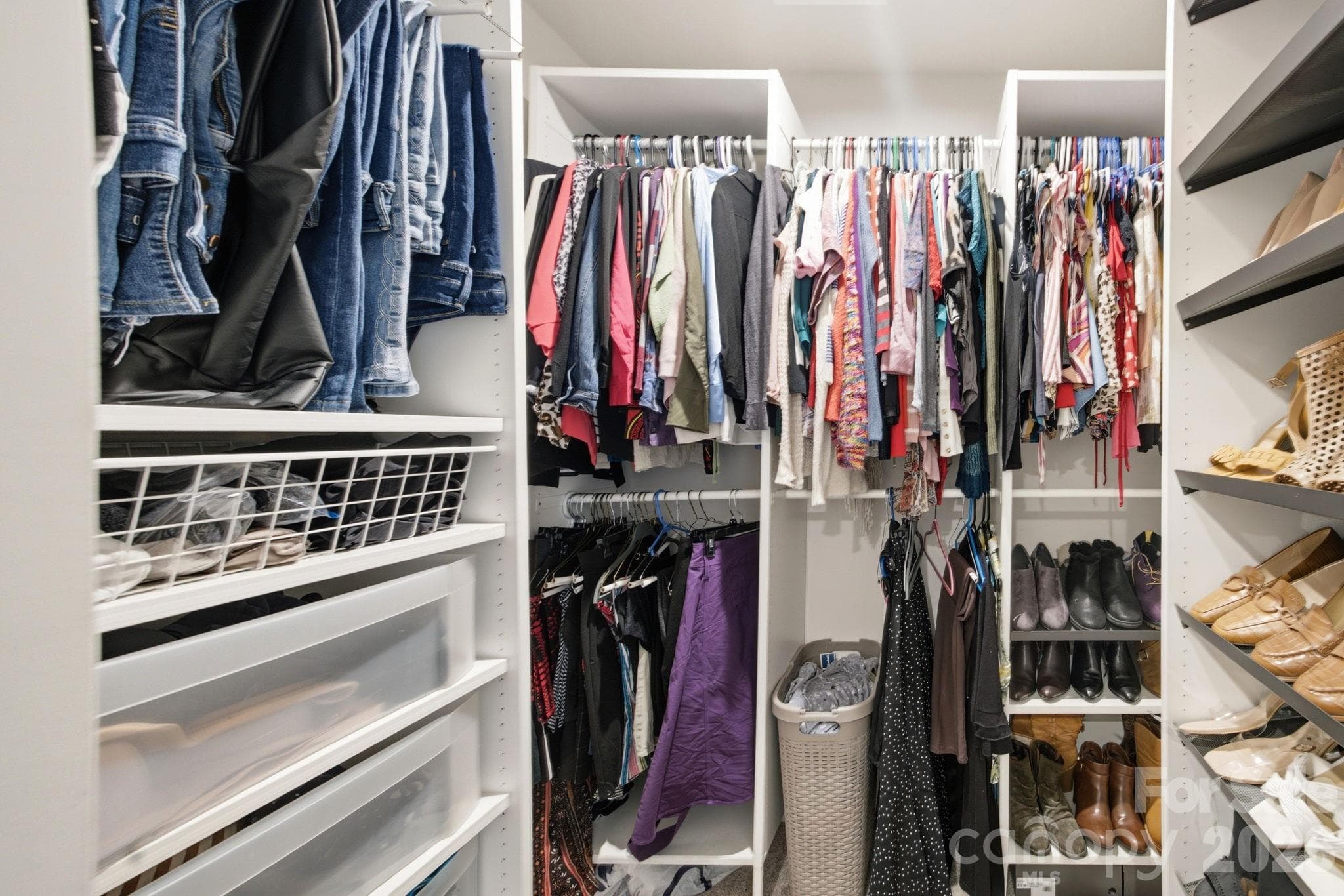 Primary Custom Closet - 6121 Cutwater Circle, Charlotte