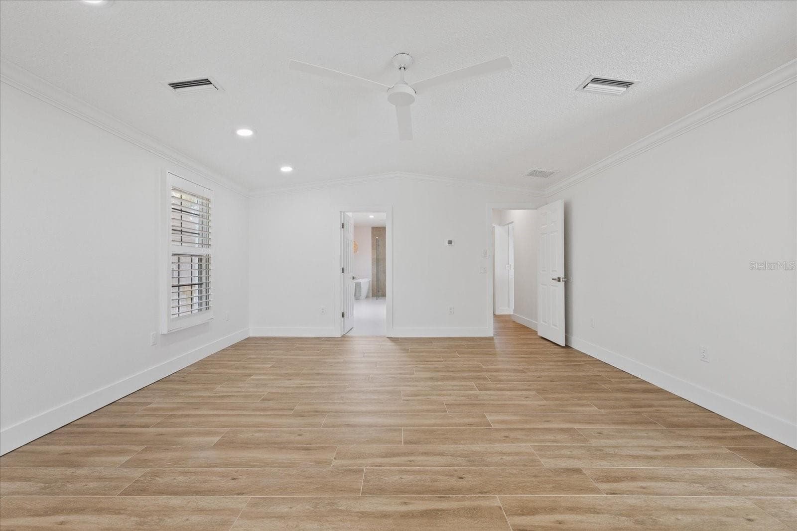 Primary bedroom with luxury ensuite - 5623 HULL CT, NEW PORT RICHEY