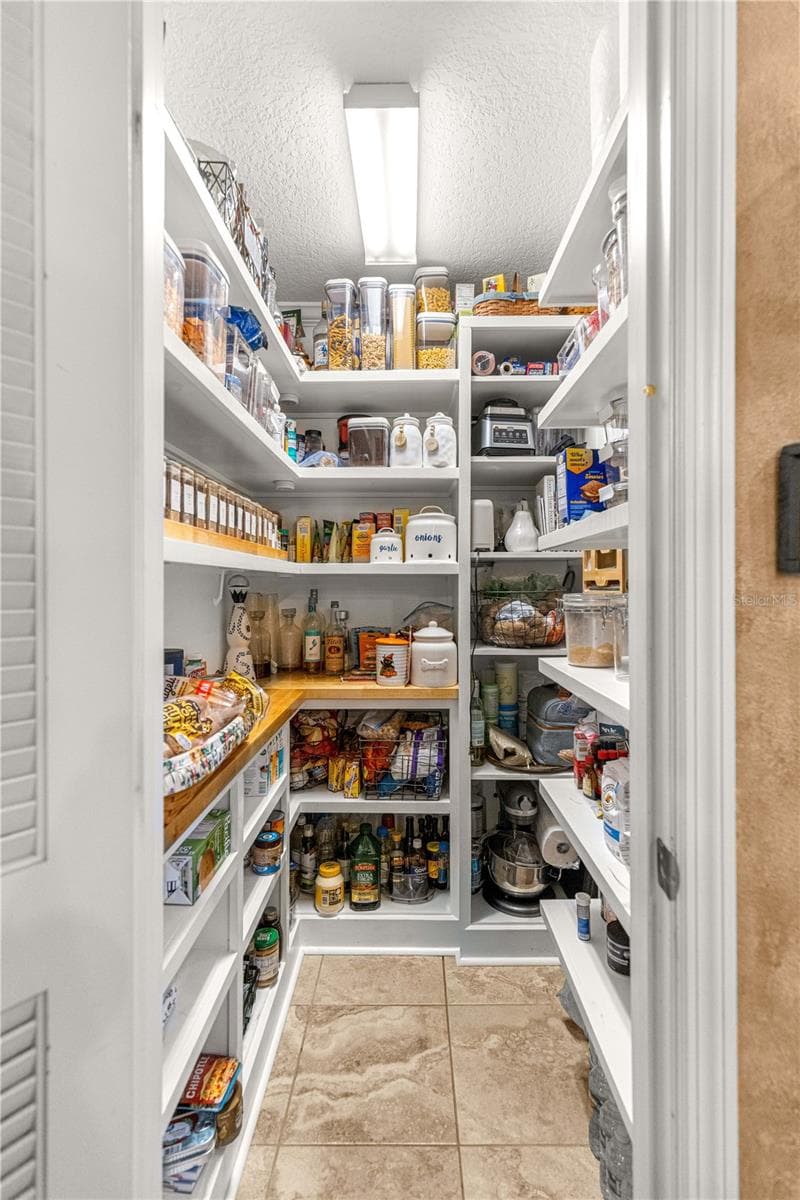 Pantry - 2616 SW 18TH AVE NE, OCALA