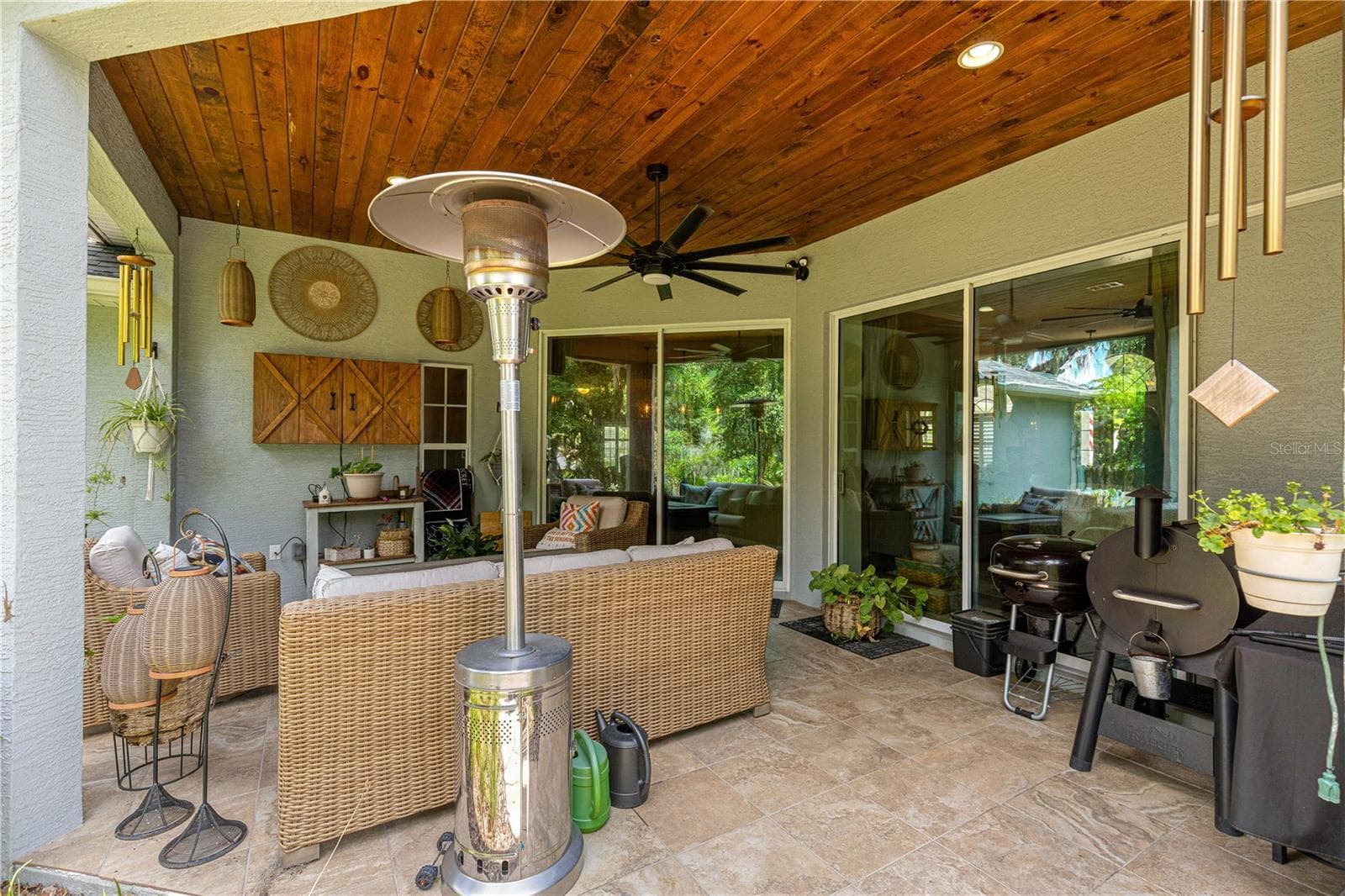 Lanai - 2616 SW 18TH AVE NE, OCALA