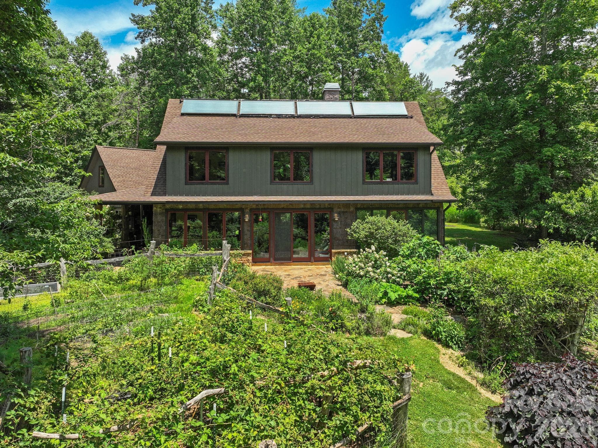 located on private 2.26ac estate - Arden