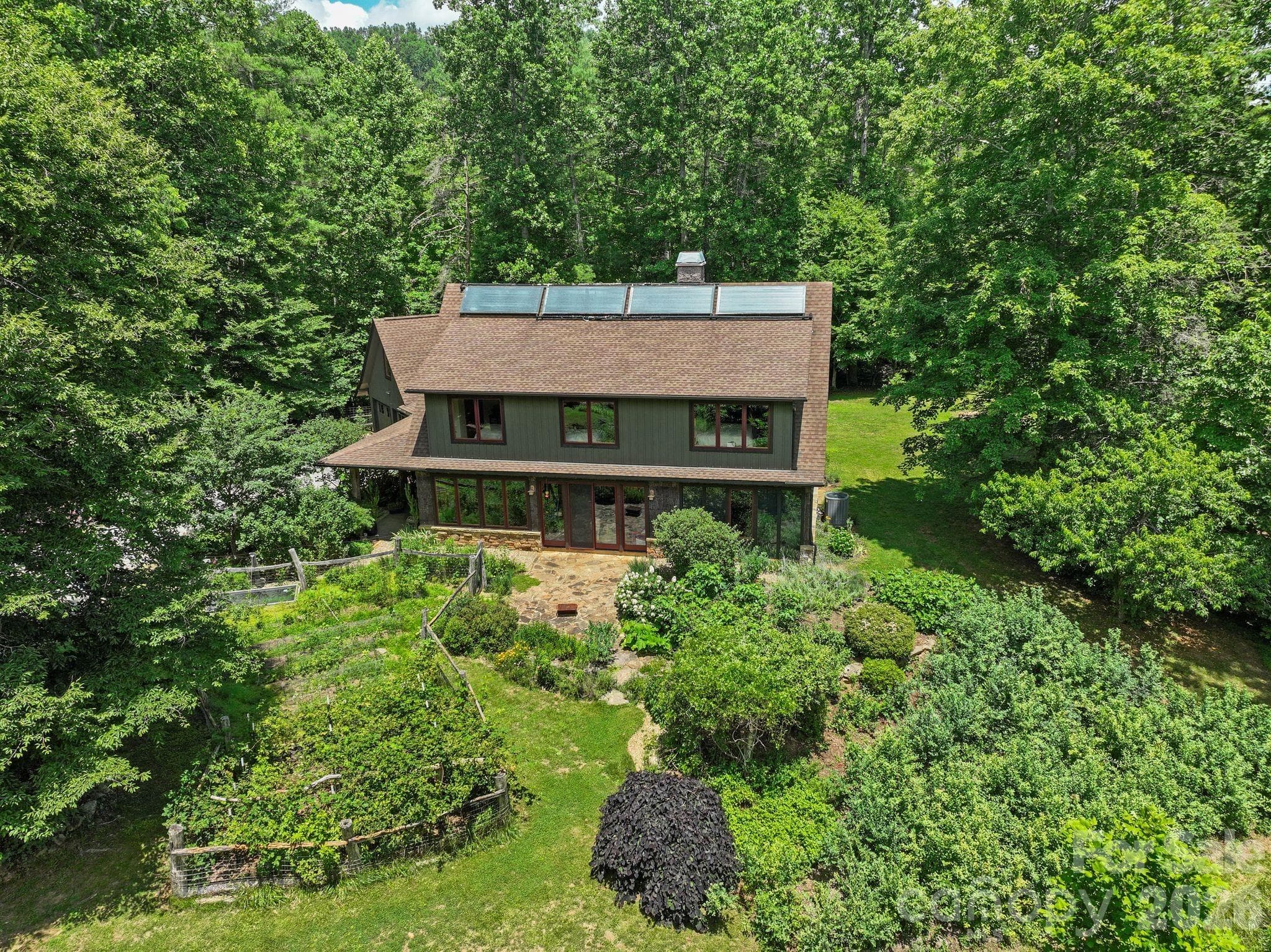 mature landscaping - 24 Merriwood Trail, Arden