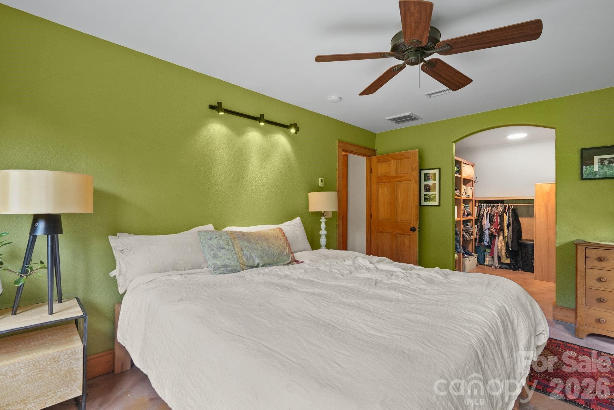 light filled primary - 24 Merriwood Trail, Arden