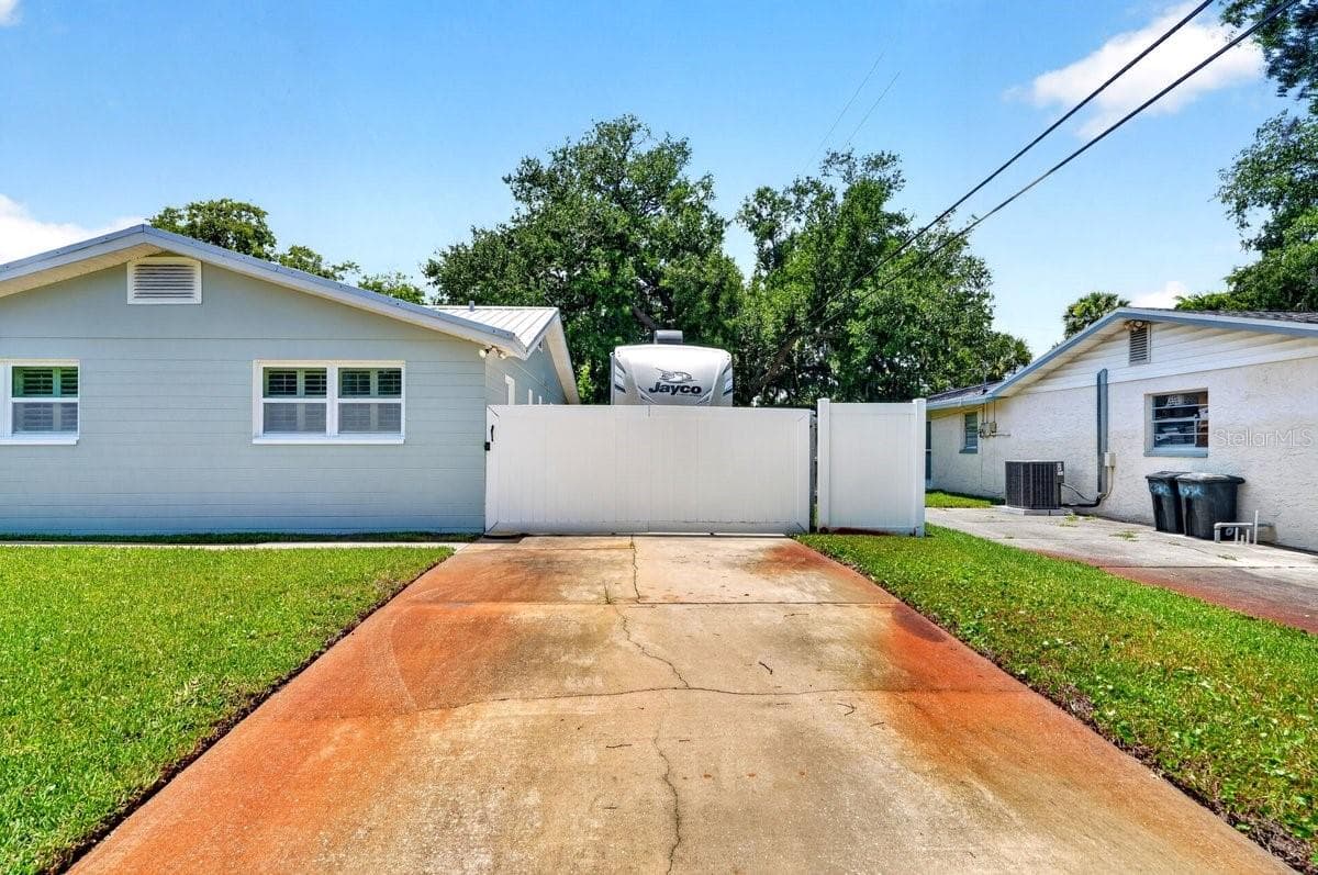 Single Family Residence at 2334 CITRUS AVE, SOUTH DAYTONA, photo 5 of 56