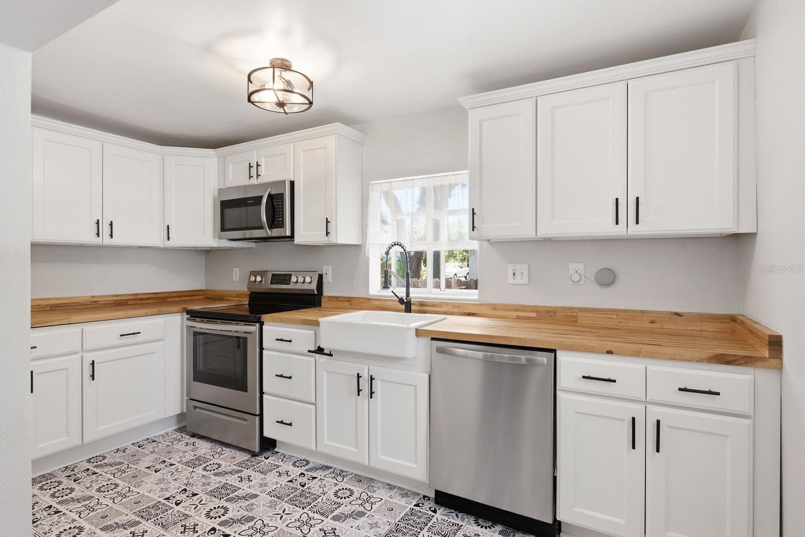 Single Family Residence at 7201 5TH AVE N, ST PETERSBURG, photo 11 of 39