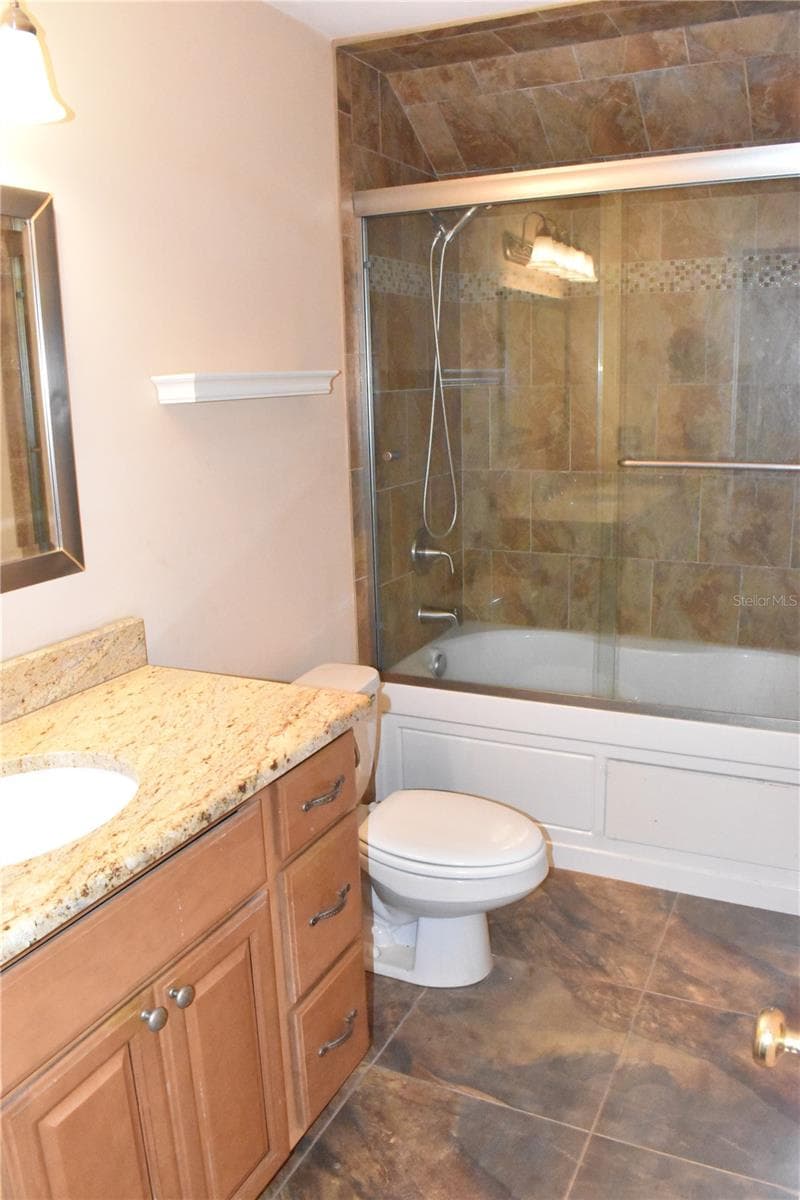 Primary Bathroom with a Jacuzzi Tub/Shower - 7606 15TH AVE NW, BRADENTON