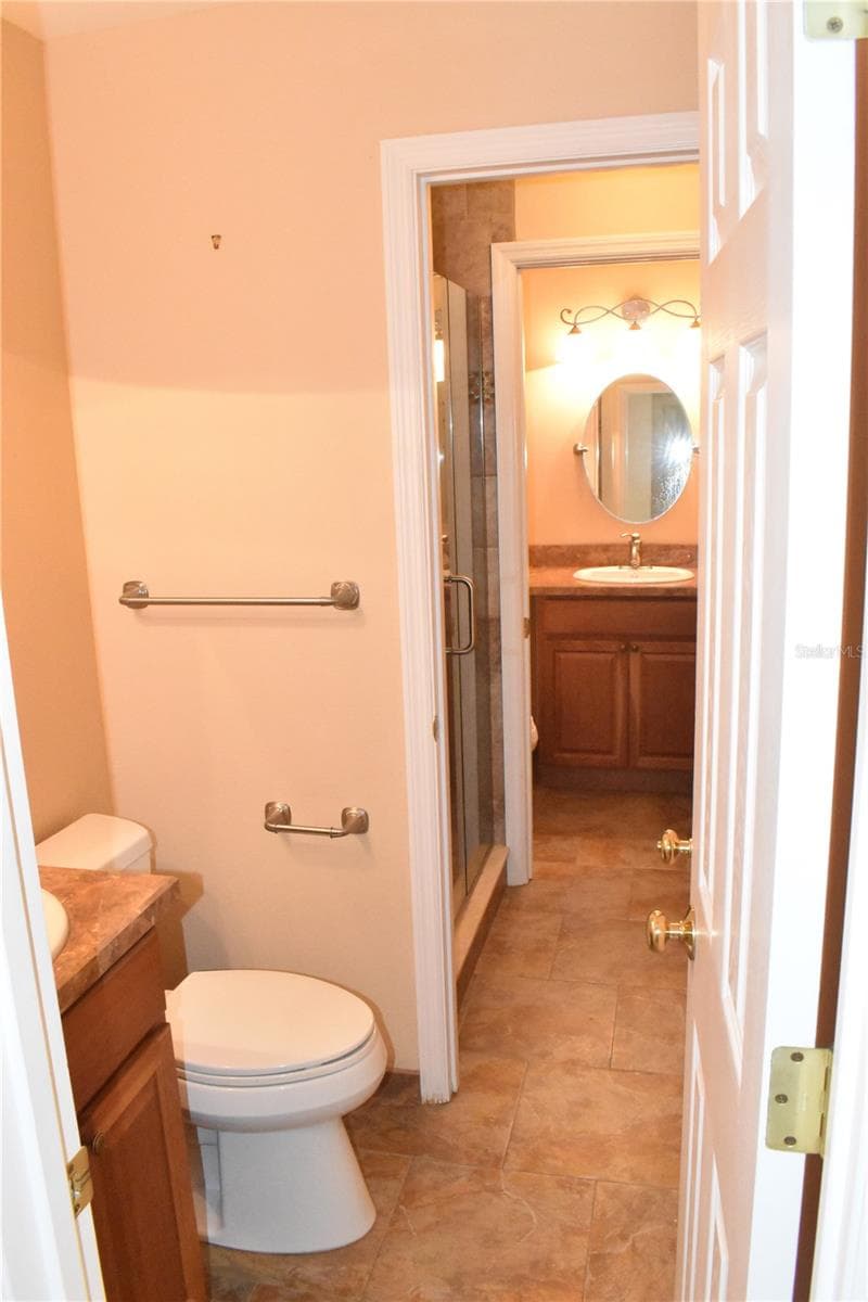 Jack and Jill Bathroom with walk in Shower - 7606 15TH AVE NW, BRADENTON