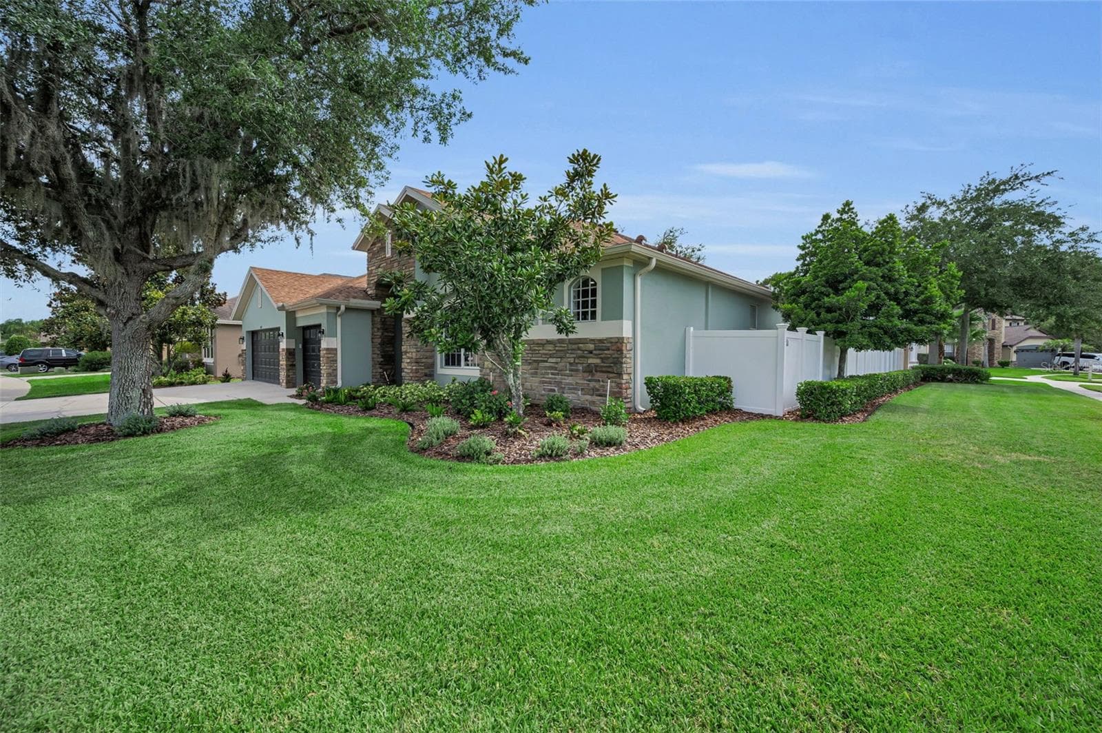 Welcome Home!! Corner Lot, Fenced-in Landscaped to perfection - 1629 SALMONBERRY ST, WESLEY CHAPEL