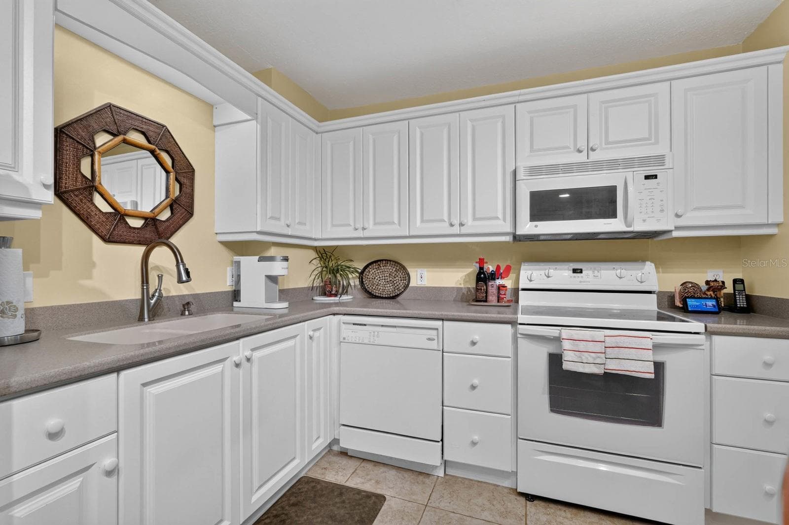 Condominium at 925 N HALIFAX AVE #403, DAYTONA BEACH, photo 12 of 56