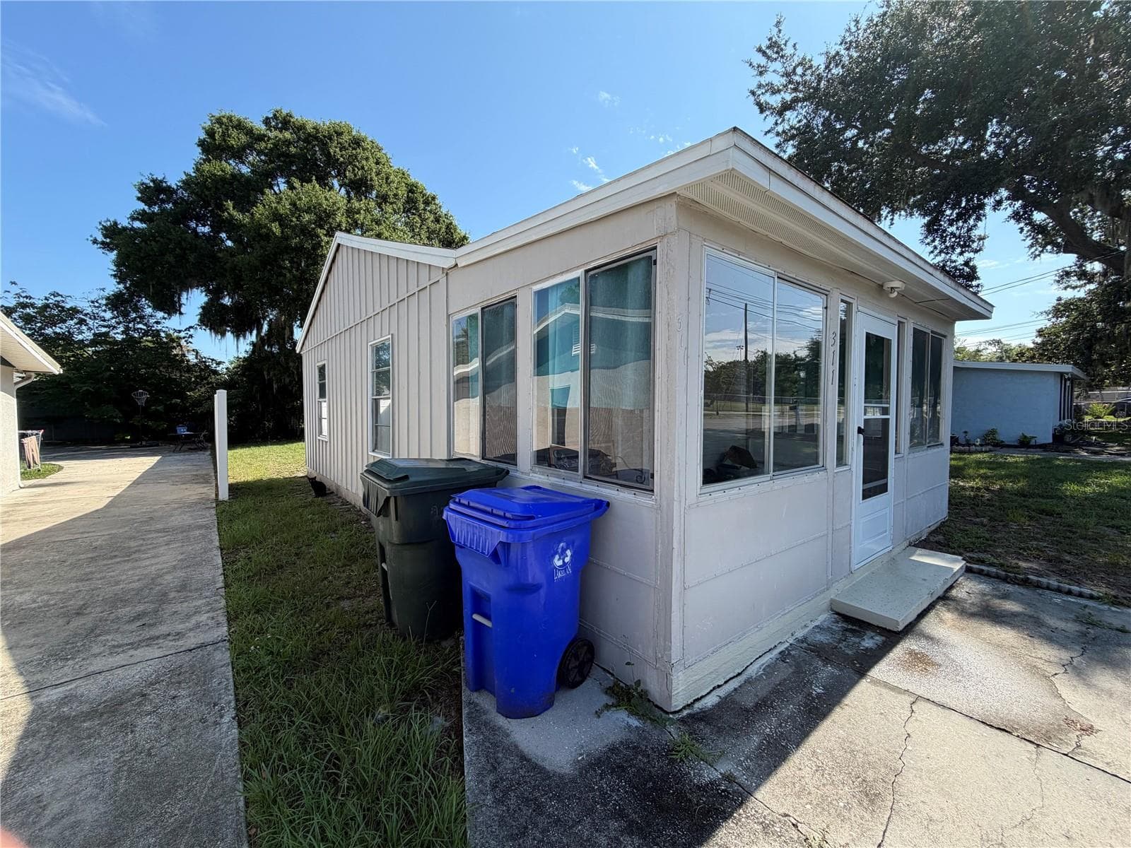 Single Family Residence at 311 W BELLA VISTA ST, LAKELAND, photo 25 of 40