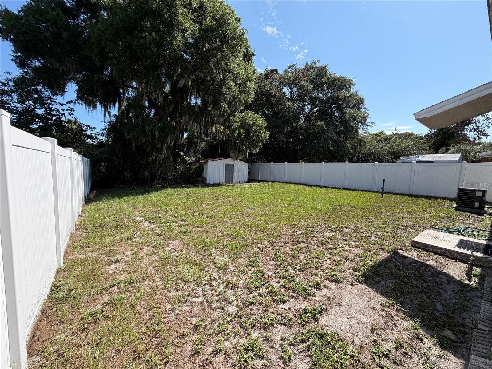 Single Family Residence at 311 W BELLA VISTA ST, LAKELAND, photo 32 of 40