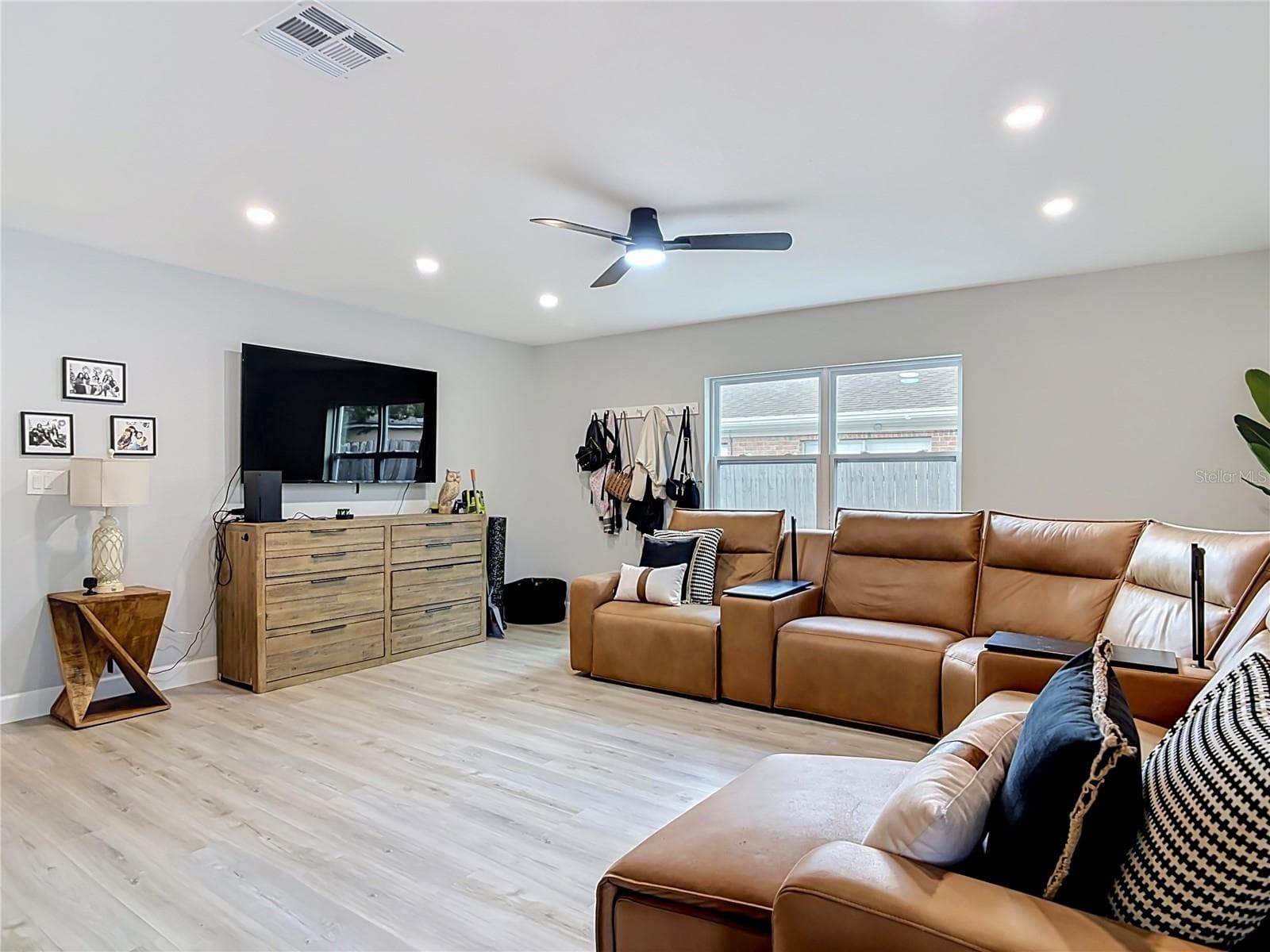 Single Family Residence at 8676 HILLSIDE DR, ORLANDO, photo 14 of 64