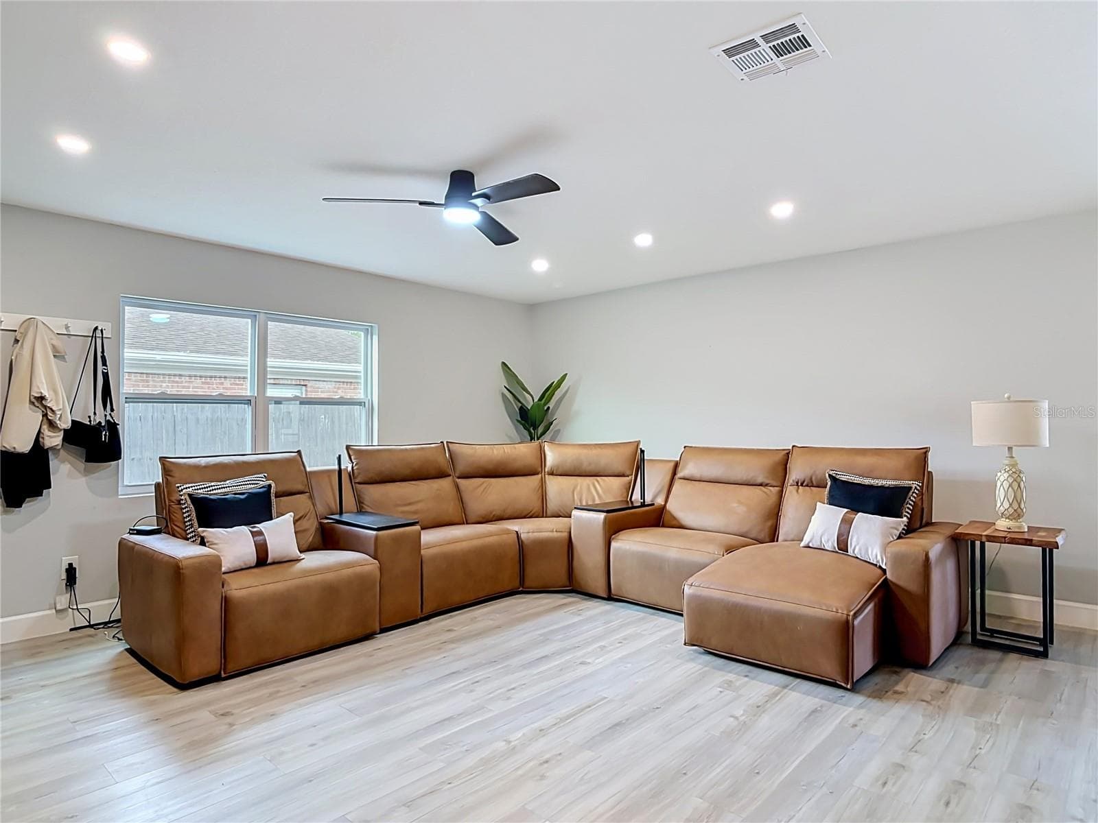 Single Family Residence at 8676 HILLSIDE DR, ORLANDO, photo 15 of 64