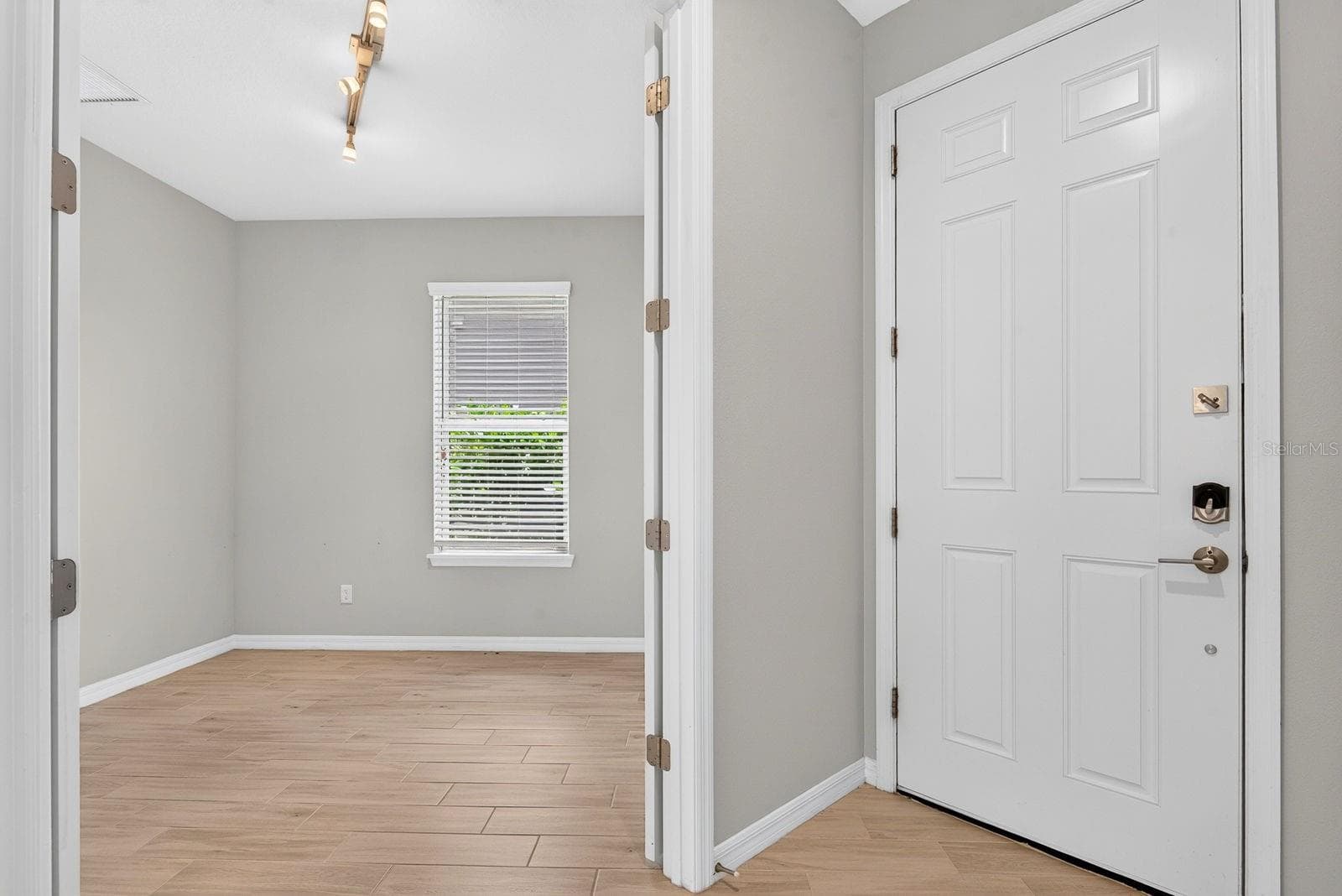 Single Family Residence at 16443 PAYNES MILL DR, BRADENTON, photo 5 of 62