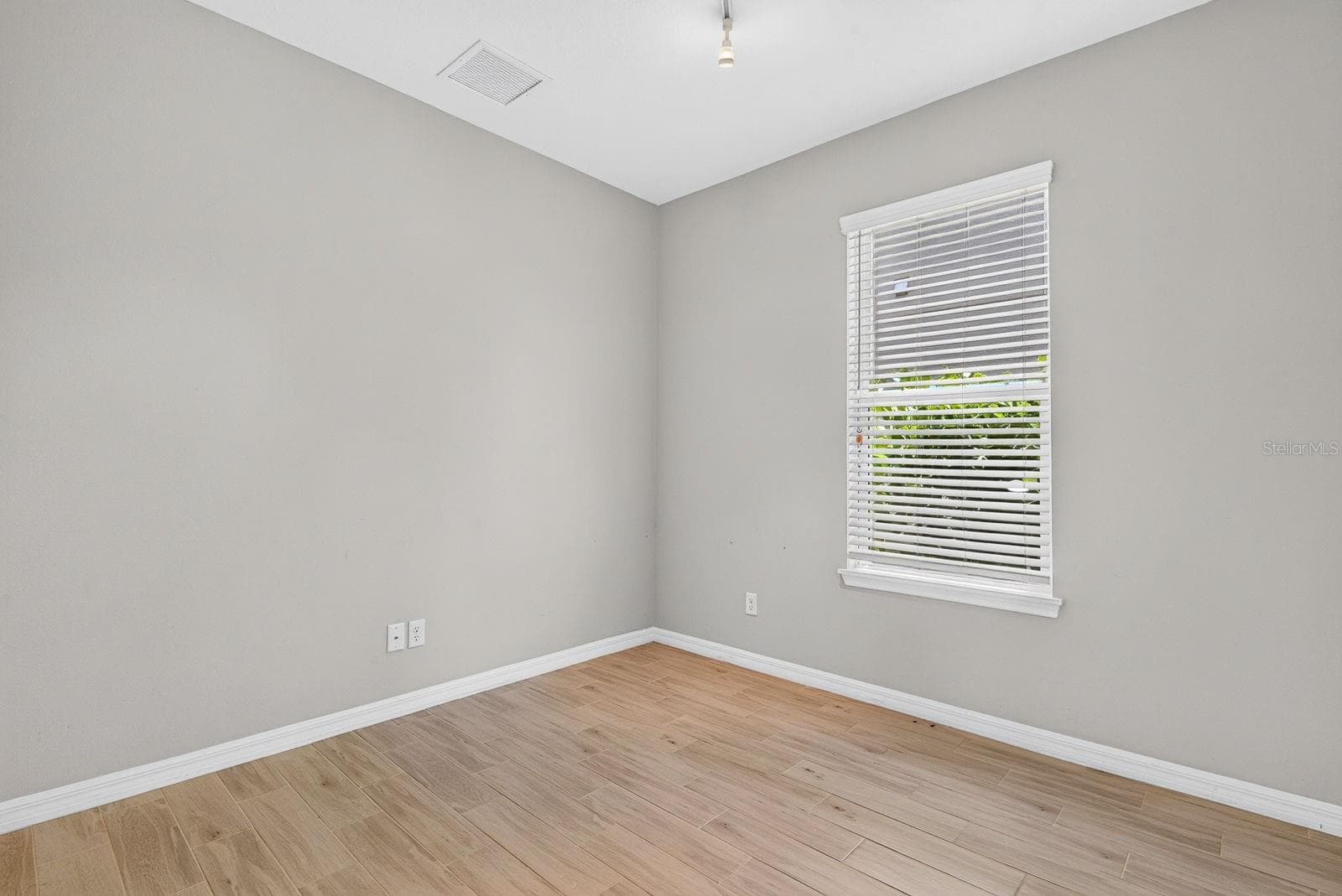 Single Family Residence at 16443 PAYNES MILL DR, BRADENTON, photo 6 of 62
