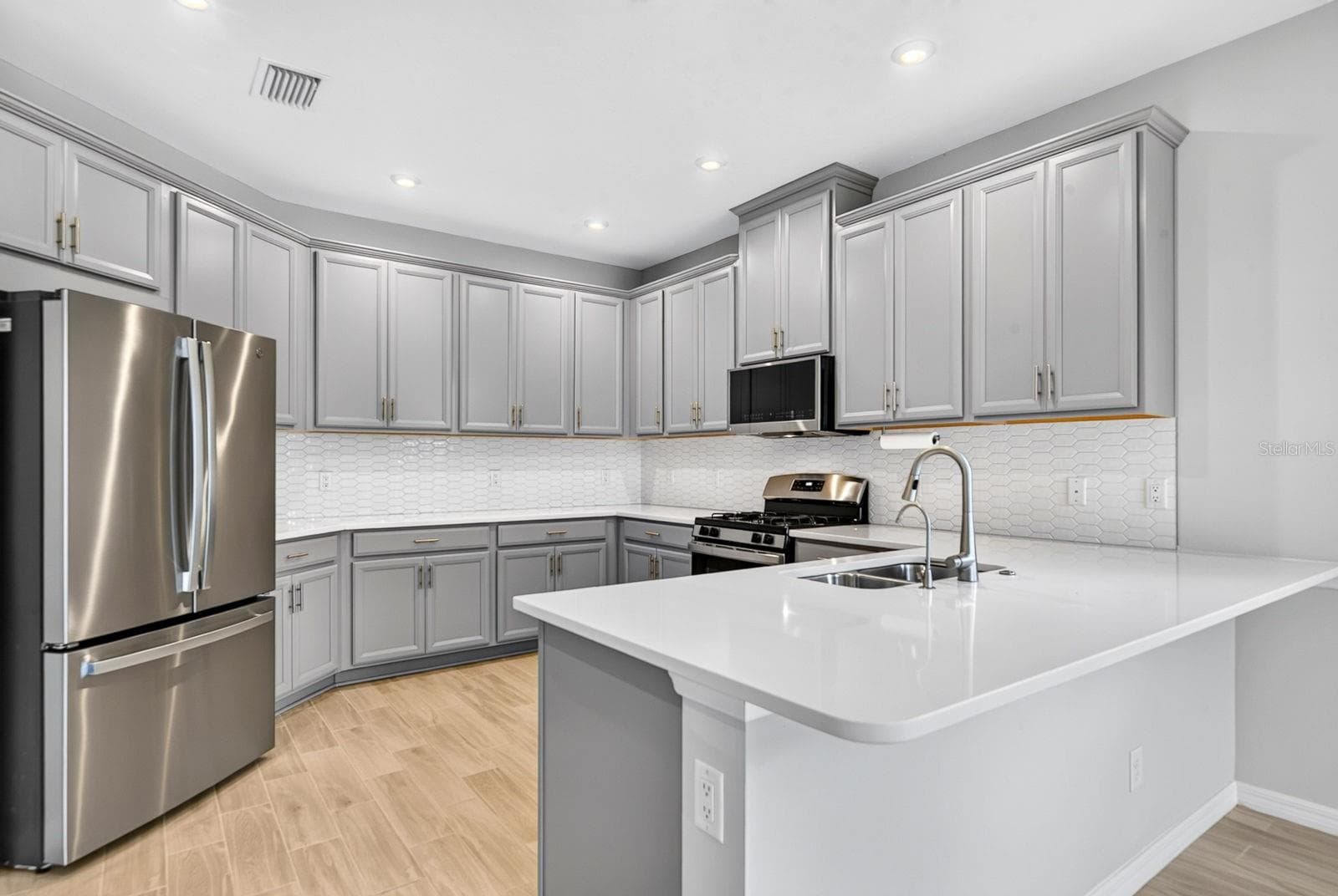 Single Family Residence at 16443 PAYNES MILL DR, BRADENTON, photo 12 of 62