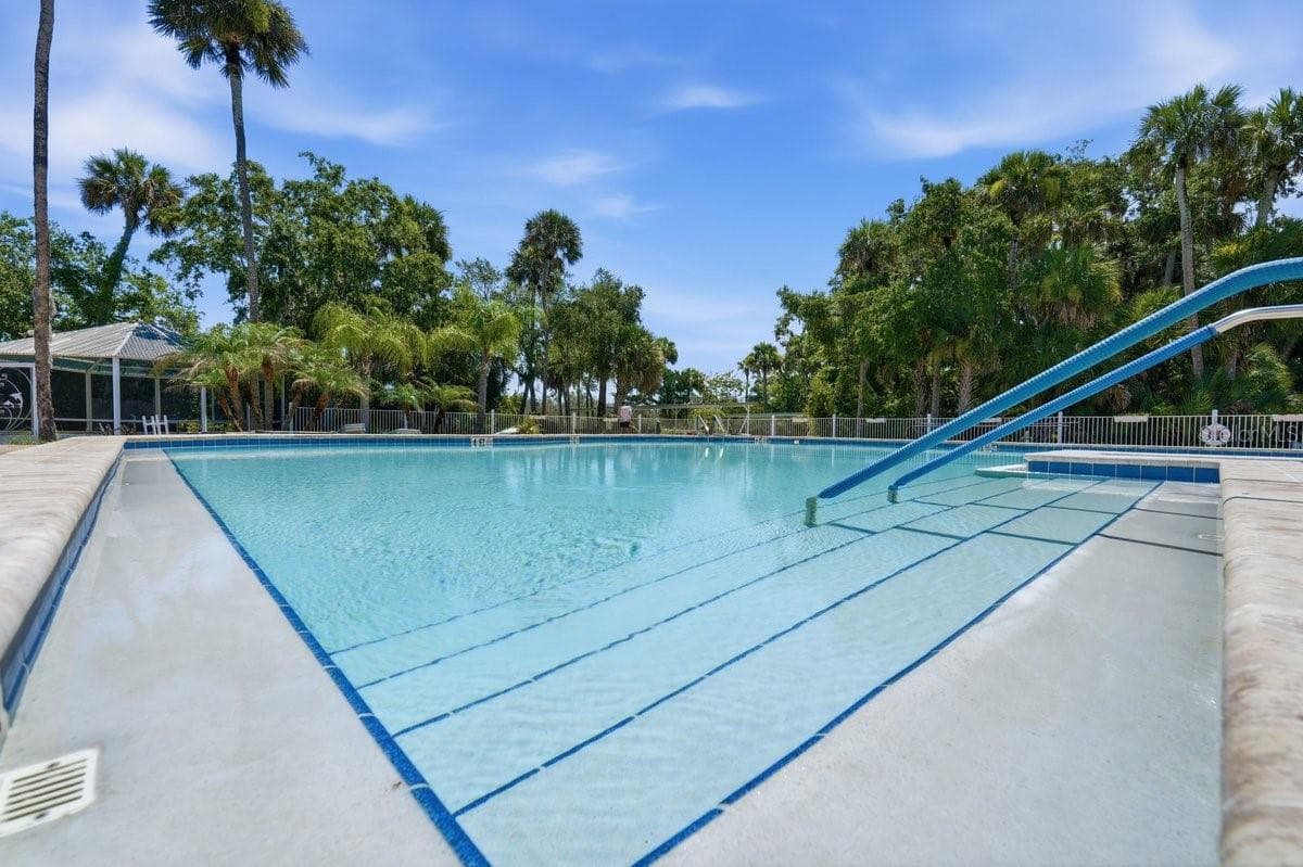Community Pool - 304 PORTSIDE LN, EDGEWATER