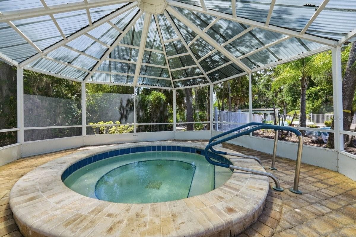 Screened in Hot Tub - 304 PORTSIDE LN, EDGEWATER