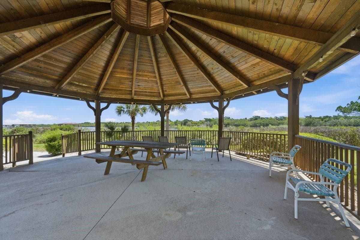 Gazebo overlooking the Intracoastal - 304 PORTSIDE LN, EDGEWATER