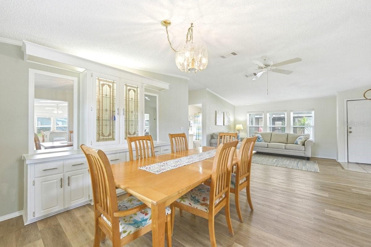 Nice Open Floor Plan - 304 PORTSIDE LN, EDGEWATER