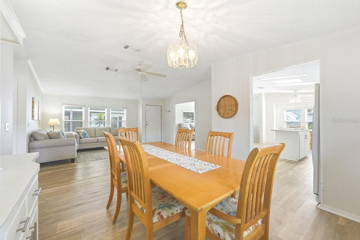 Ease of access to Kitchen. Perfect for Holidays - 304 PORTSIDE LN, EDGEWATER