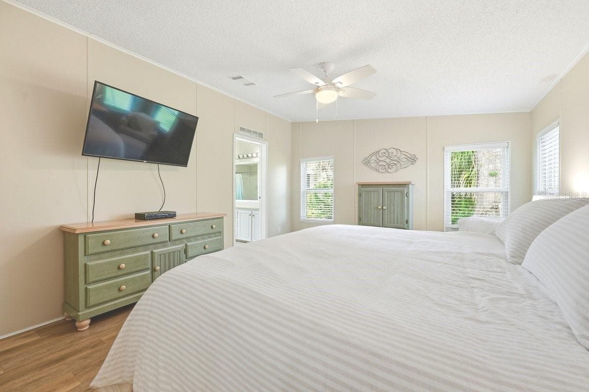 Manufactured Home at 304 PORTSIDE LN, EDGEWATER, photo 40 of 70