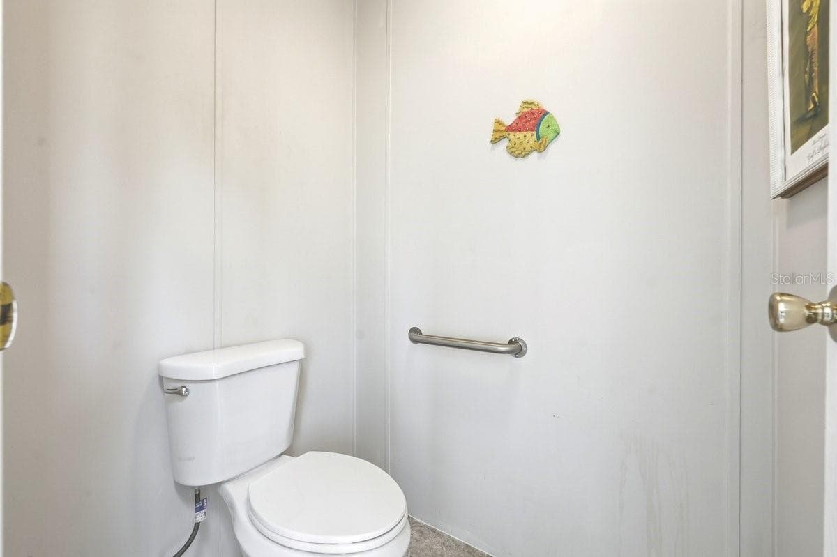 Private Water Closet with door - 304 PORTSIDE LN, EDGEWATER