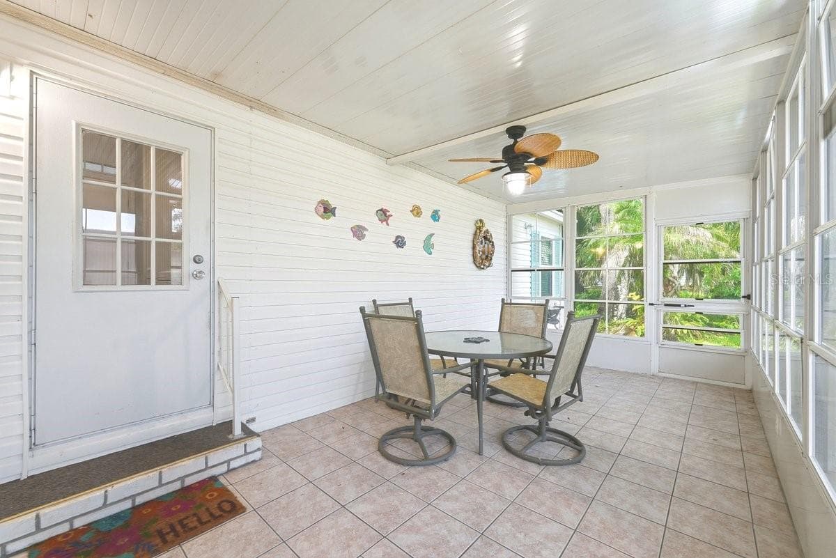 Florida Room off the Laundry Room. These Windows are vinyl and open/close. Room is Screened as well. You can put an A/C out here with the Vinyl Windows. - 304 PORTSIDE LN, EDGEWATER