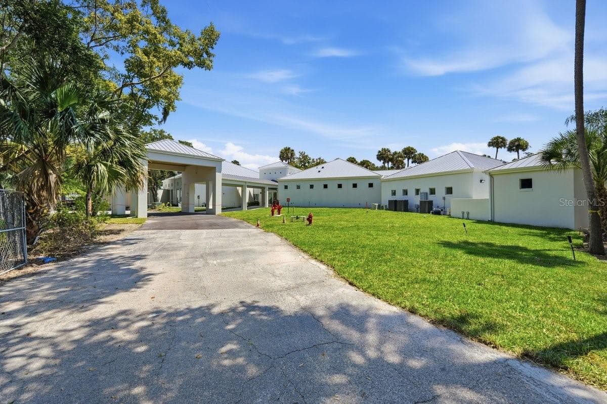 Brand New Clubhouse! Look how massive it is. Gym. - 304 PORTSIDE LN, EDGEWATER